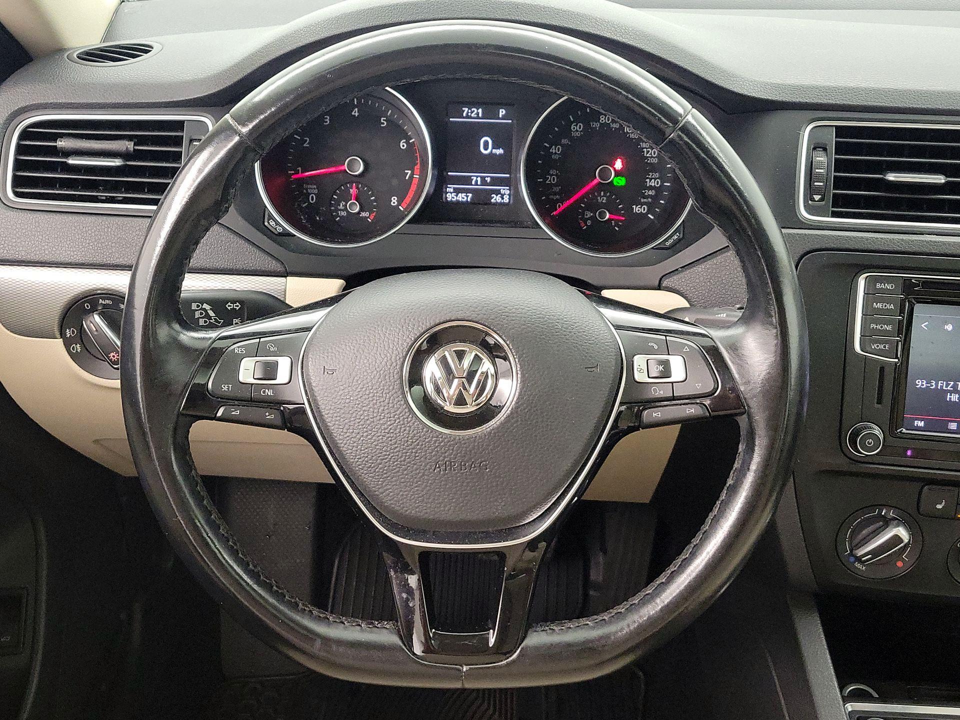 Thumbnail: 2017 Volkswagen Jetta - 10
