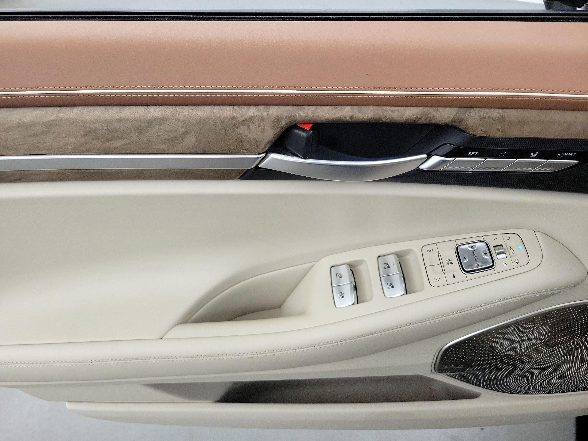 Thumbnail: 2022 Genesis G90 - 12