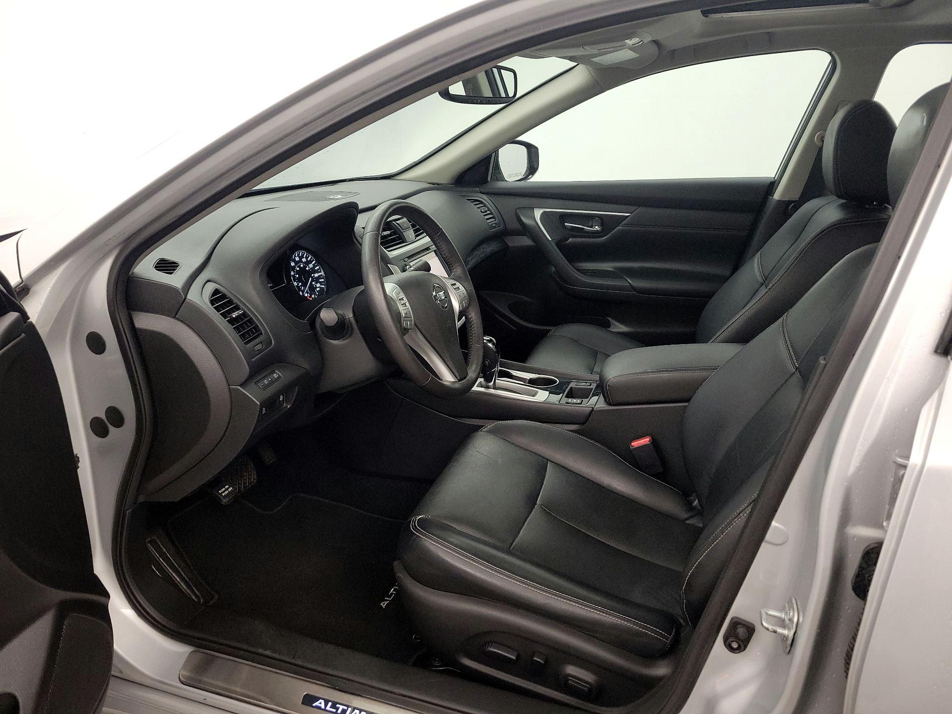 Thumbnail: 2016 Nissan Altima - 11