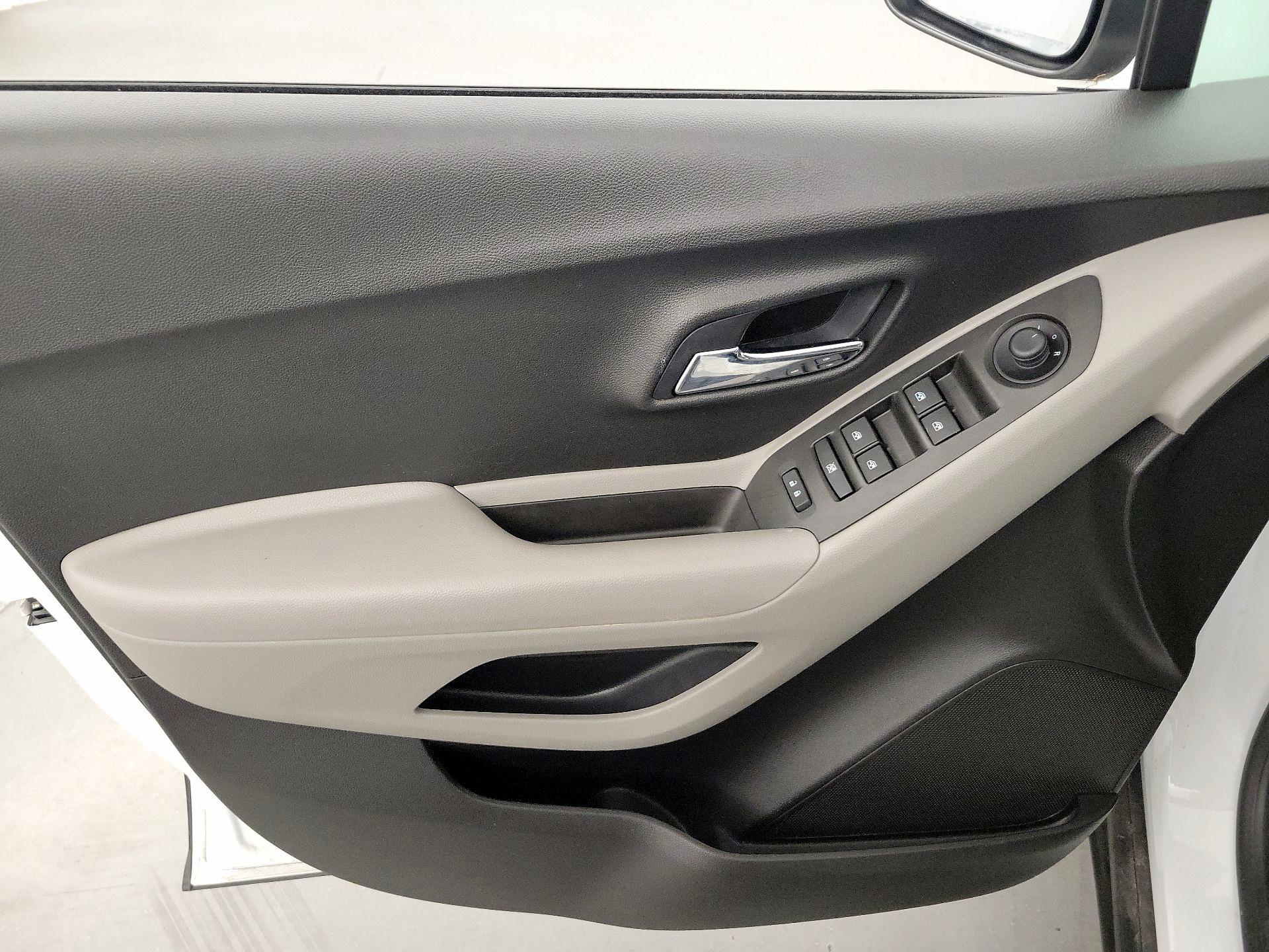 Thumbnail: 2016 Chevrolet Trax - 12