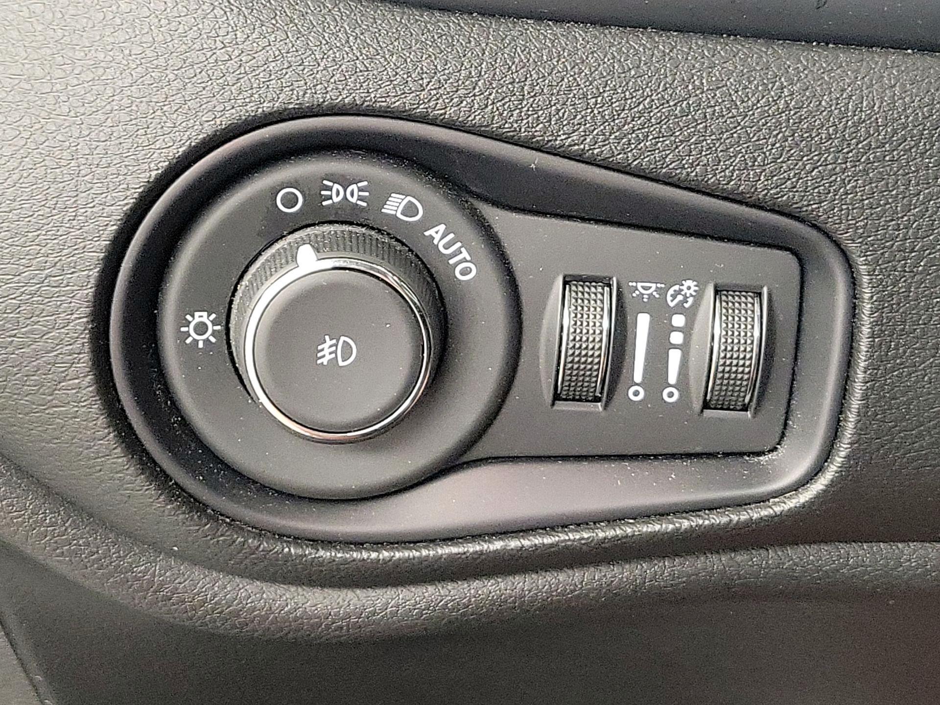 Thumbnail: 2021 Jeep Renegade - 13