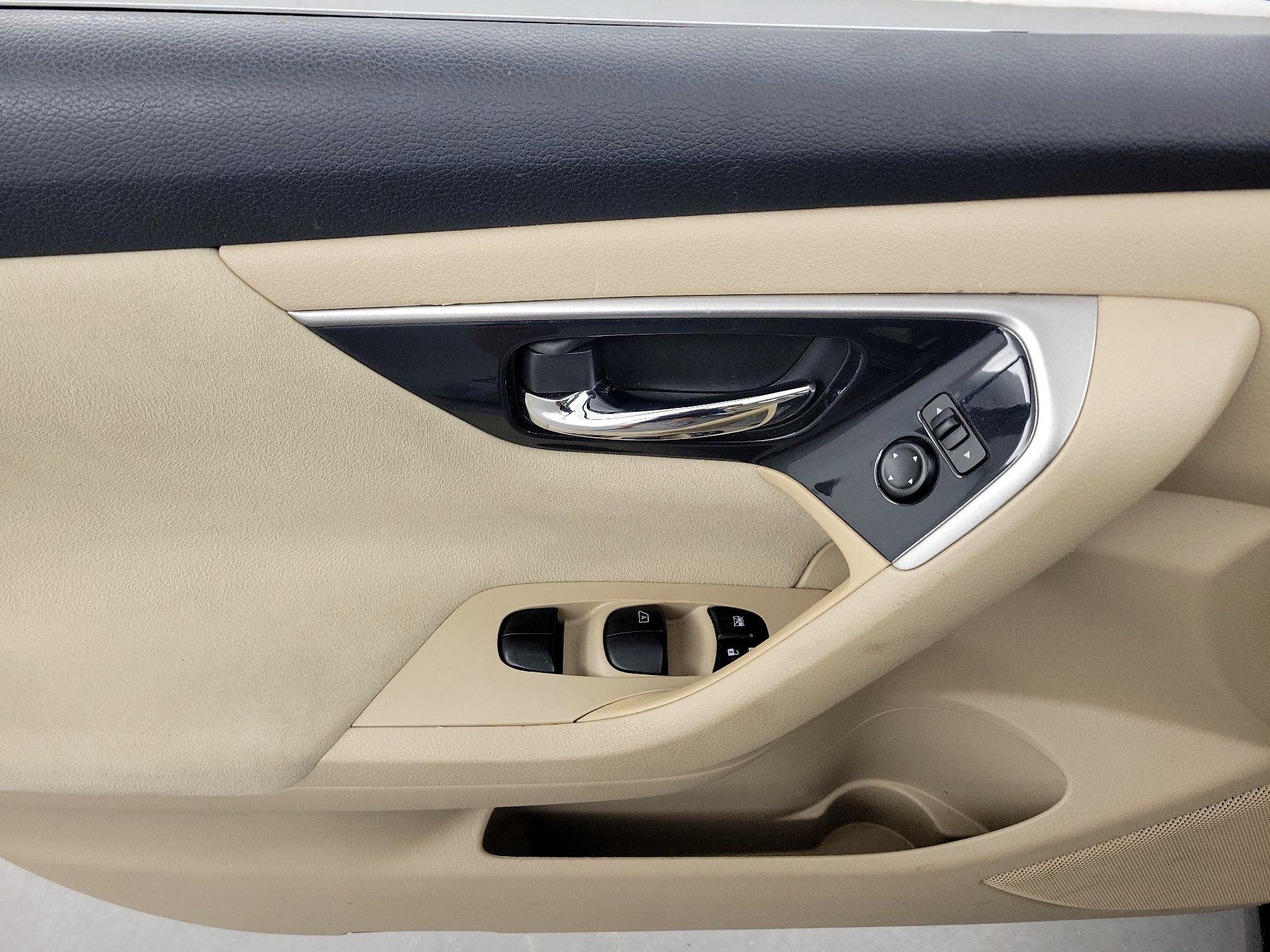 Thumbnail: 2014 Nissan Altima - 12