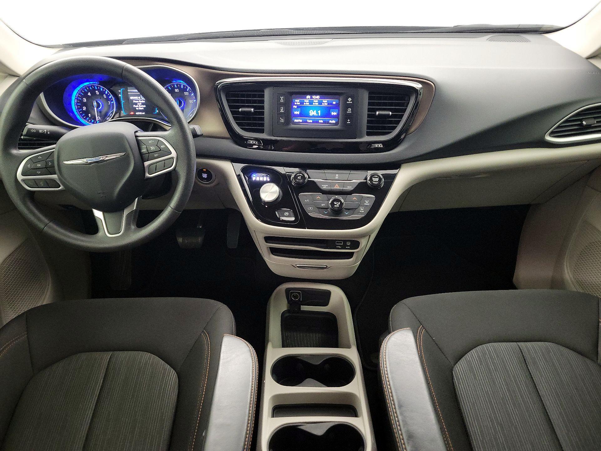 Thumbnail: 2017 Chrysler Pacifica - 9