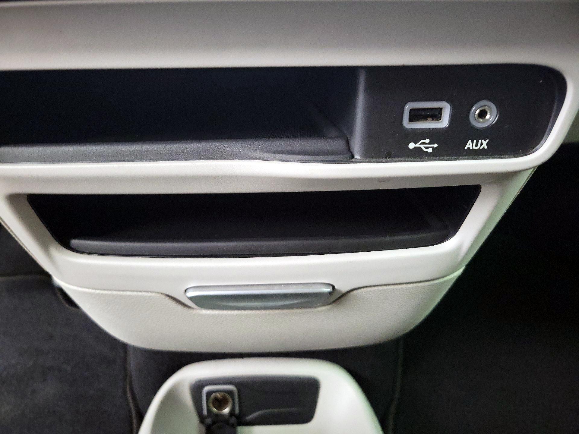Thumbnail: 2017 Chrysler Pacifica - 18