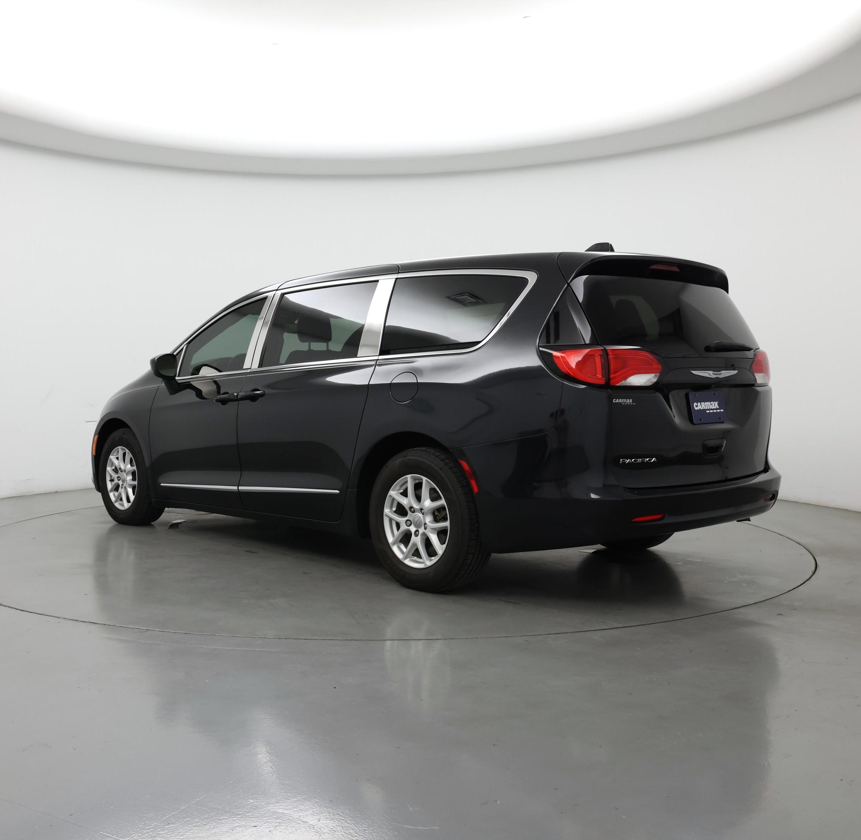 Thumbnail: 2017 Chrysler Pacifica - 2