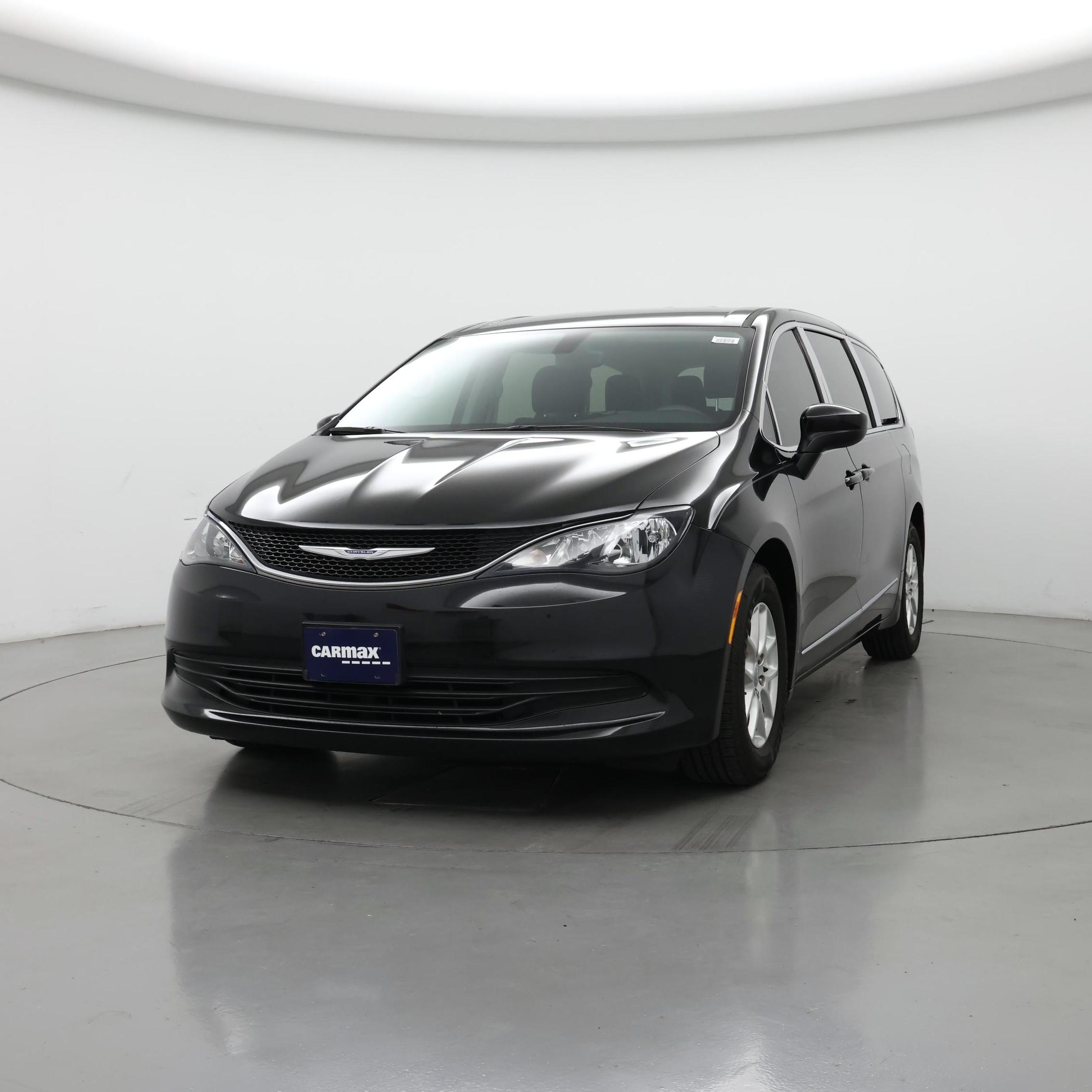 Thumbnail: 2017 Chrysler Pacifica - 4
