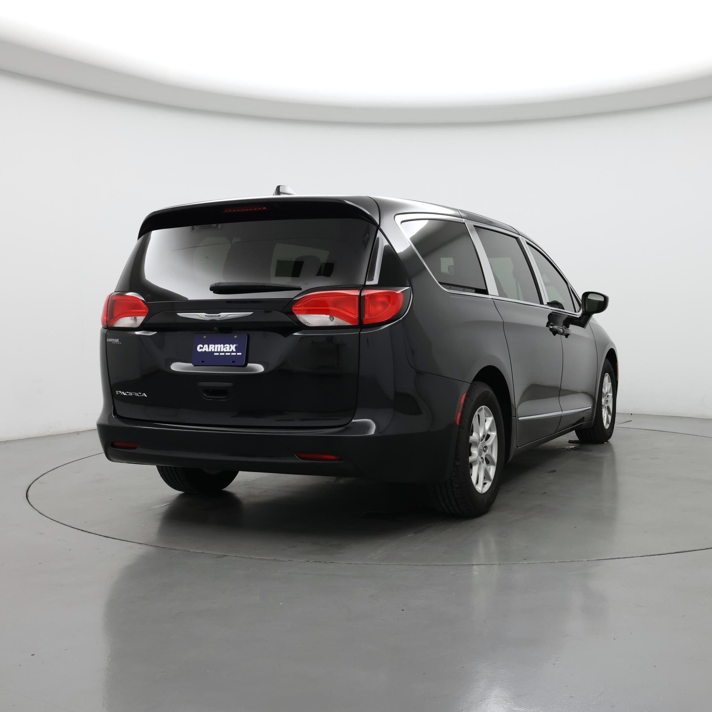 Thumbnail: 2017 Chrysler Pacifica - 8