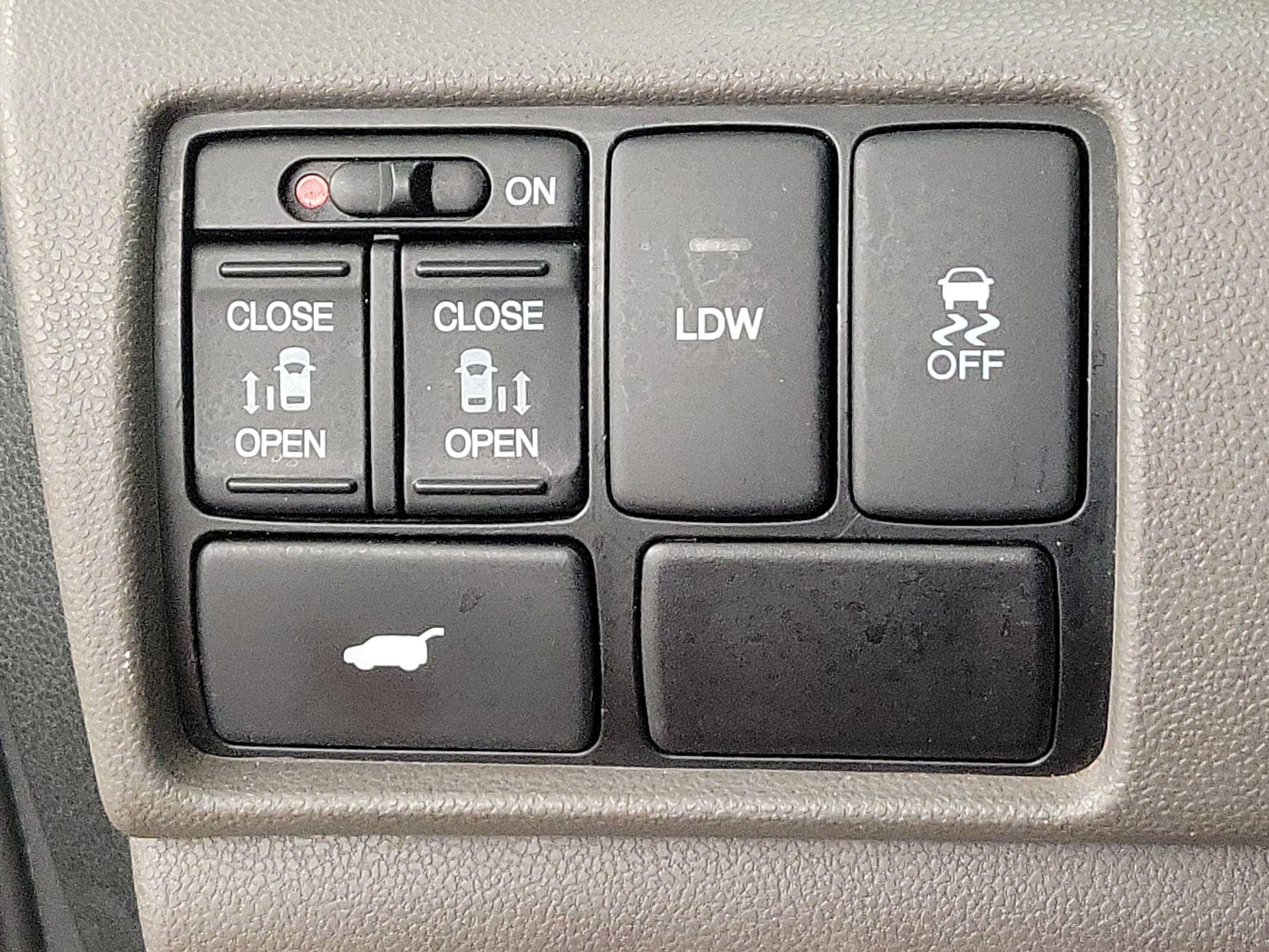 Thumbnail: 2014 Honda Odyssey - 13