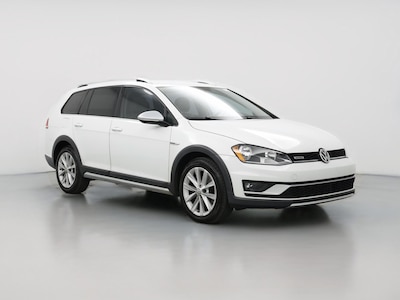 White 2017 Volkswagen Golf Alltrack S