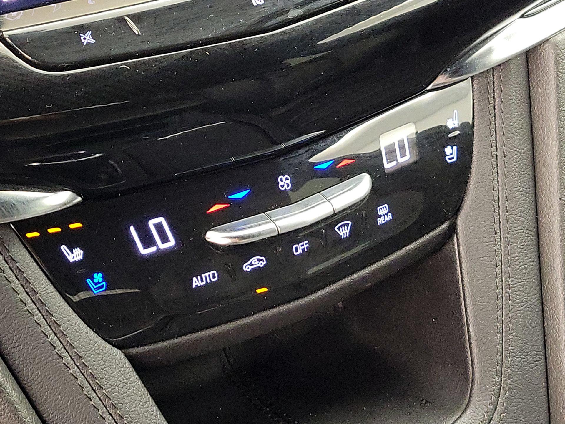 Thumbnail: 2021 Cadillac XT6 - 17
