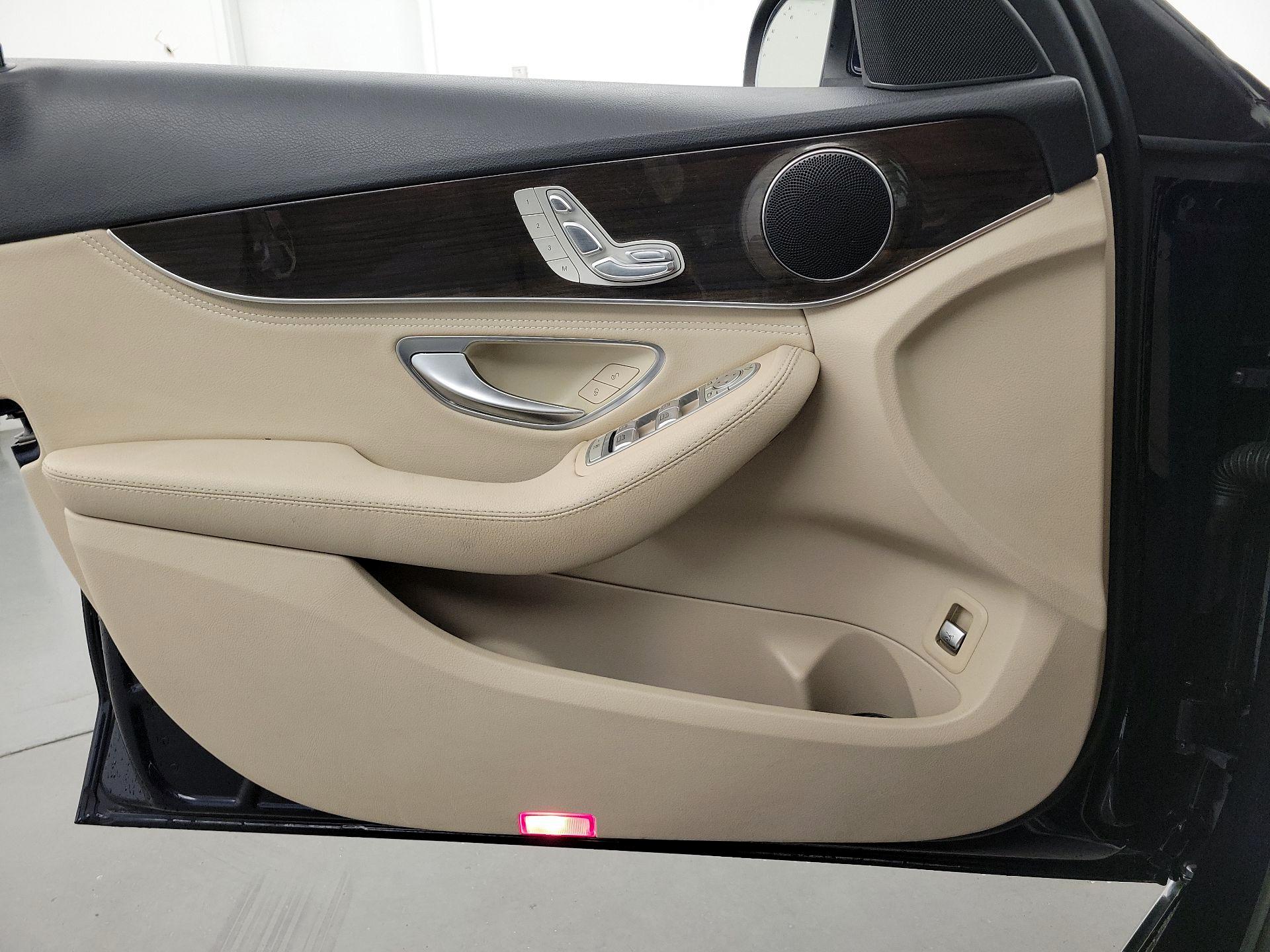 Thumbnail: 2015 Mercedes-Benz C-Class - 12