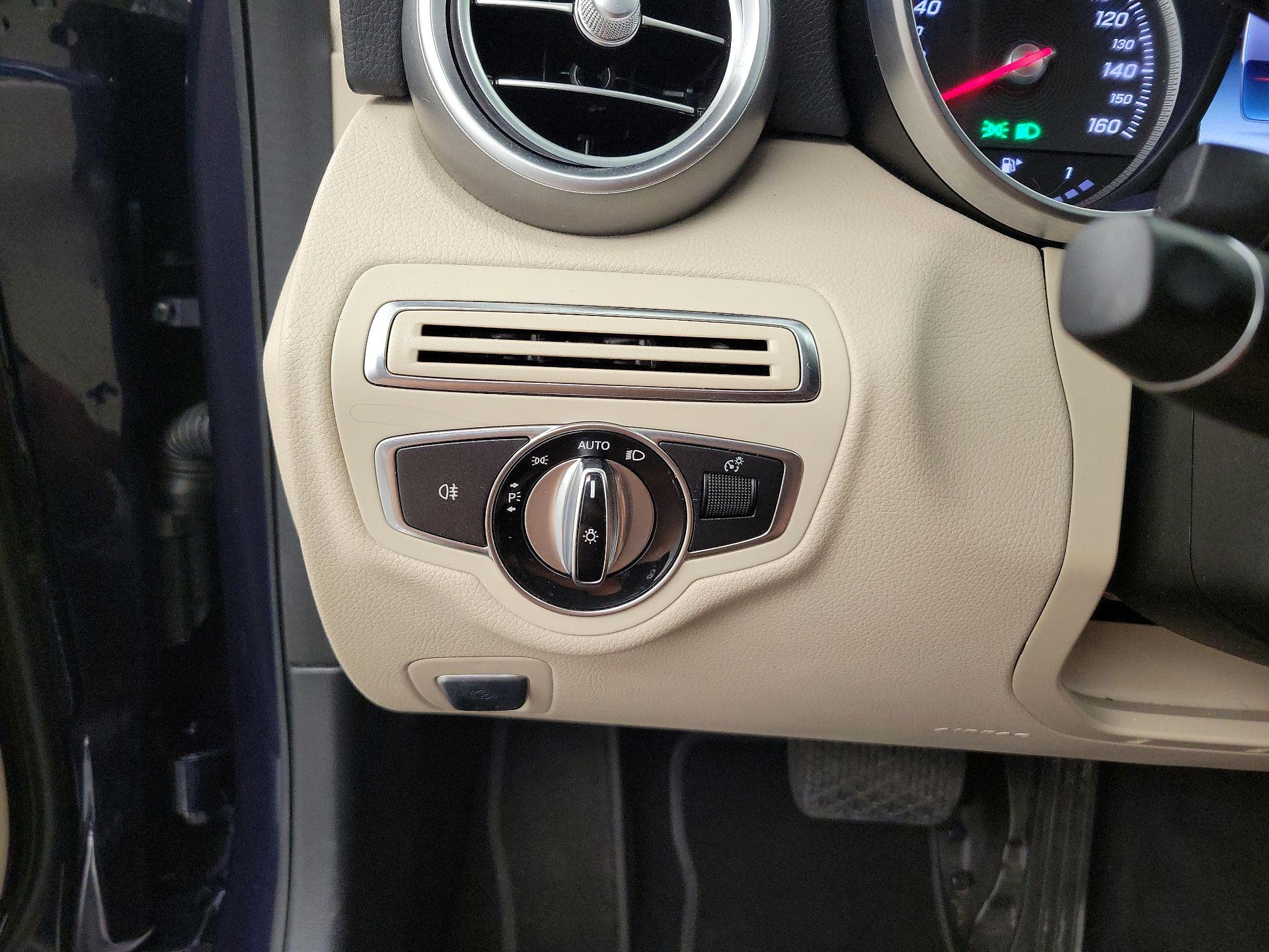 Thumbnail: 2015 Mercedes-Benz C-Class - 13