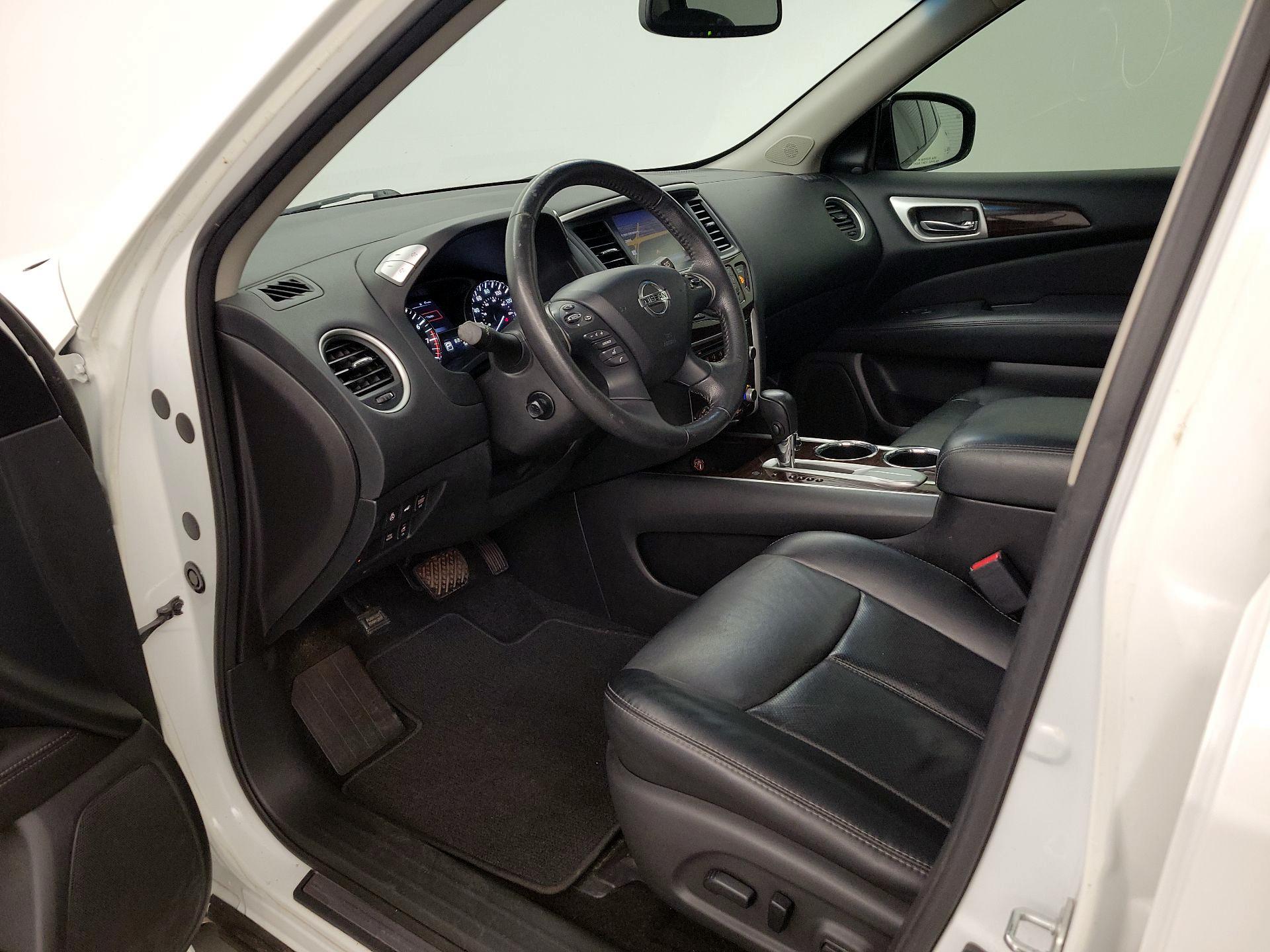 Thumbnail: 2015 Nissan Pathfinder - 11