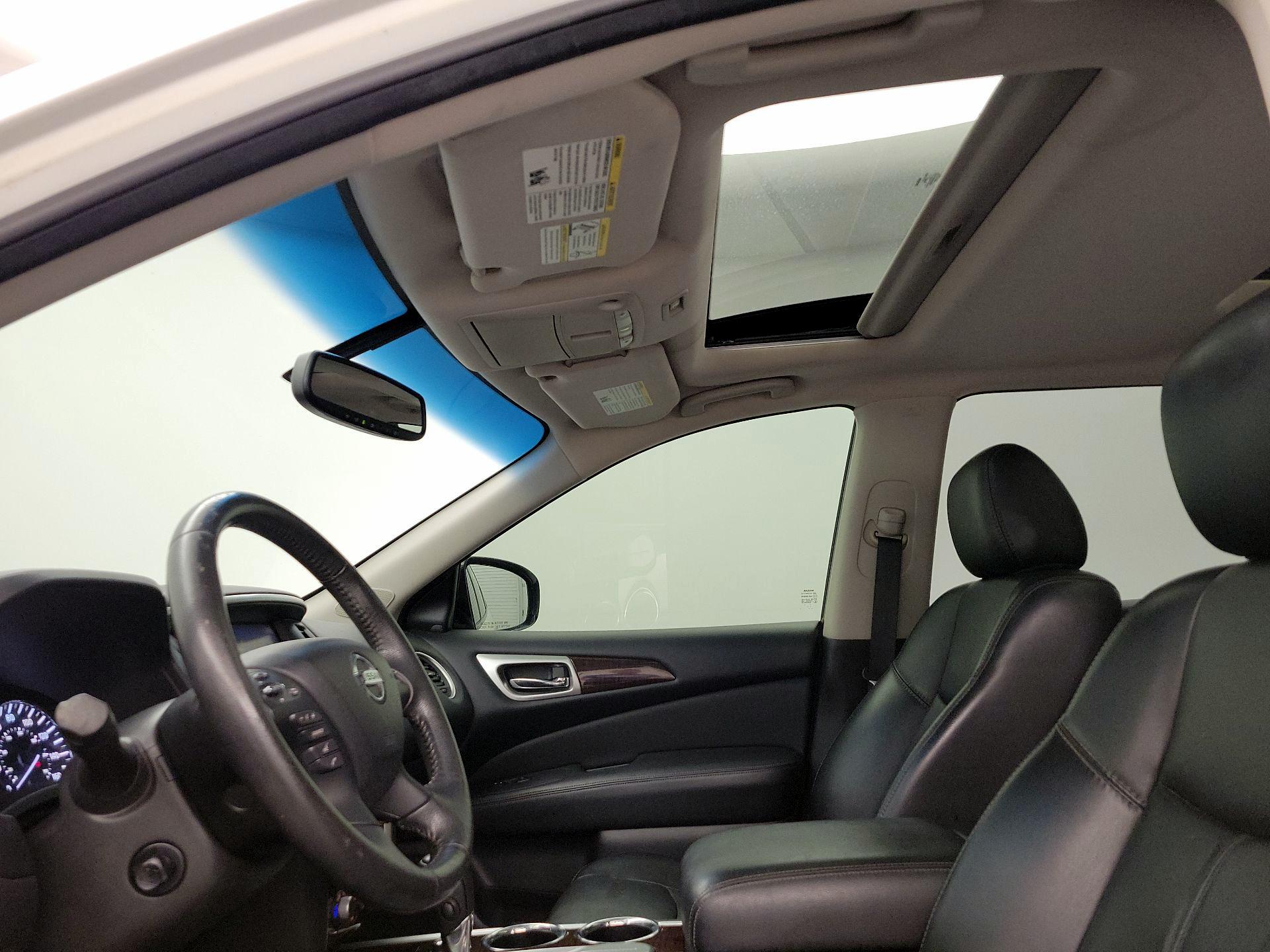 Thumbnail: 2015 Nissan Pathfinder - 20