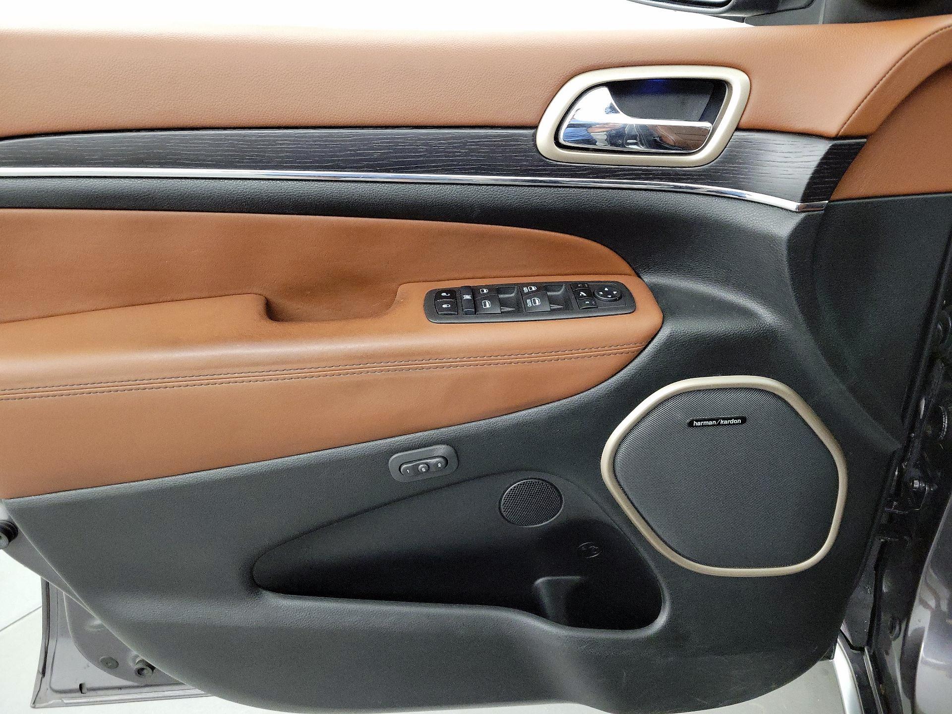 Thumbnail: 2015 Jeep Grand Cherokee - 12