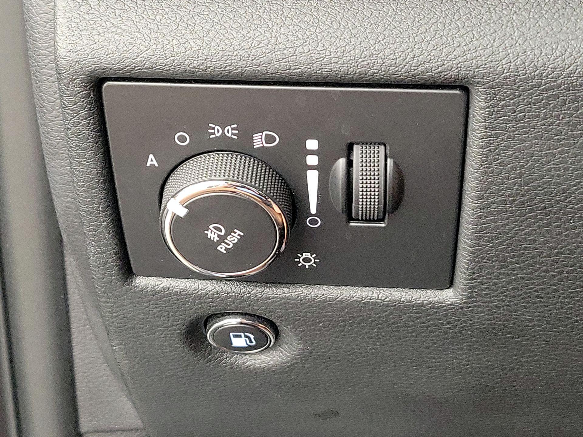 Thumbnail: 2015 Jeep Grand Cherokee - 13