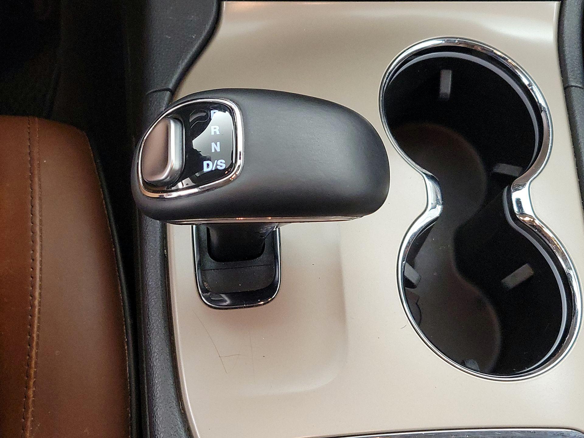 Thumbnail: 2015 Jeep Grand Cherokee - 18