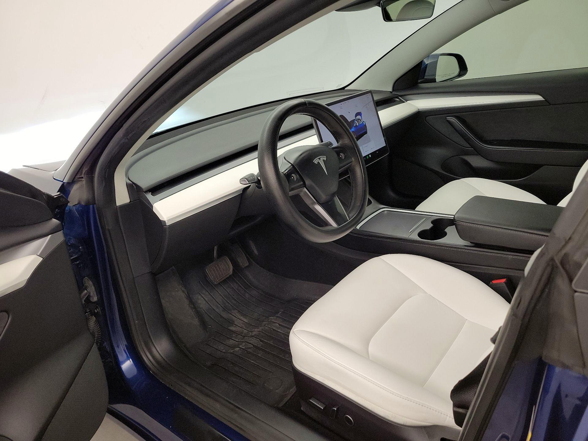 Thumbnail: 2022 Tesla Model 3 - 11