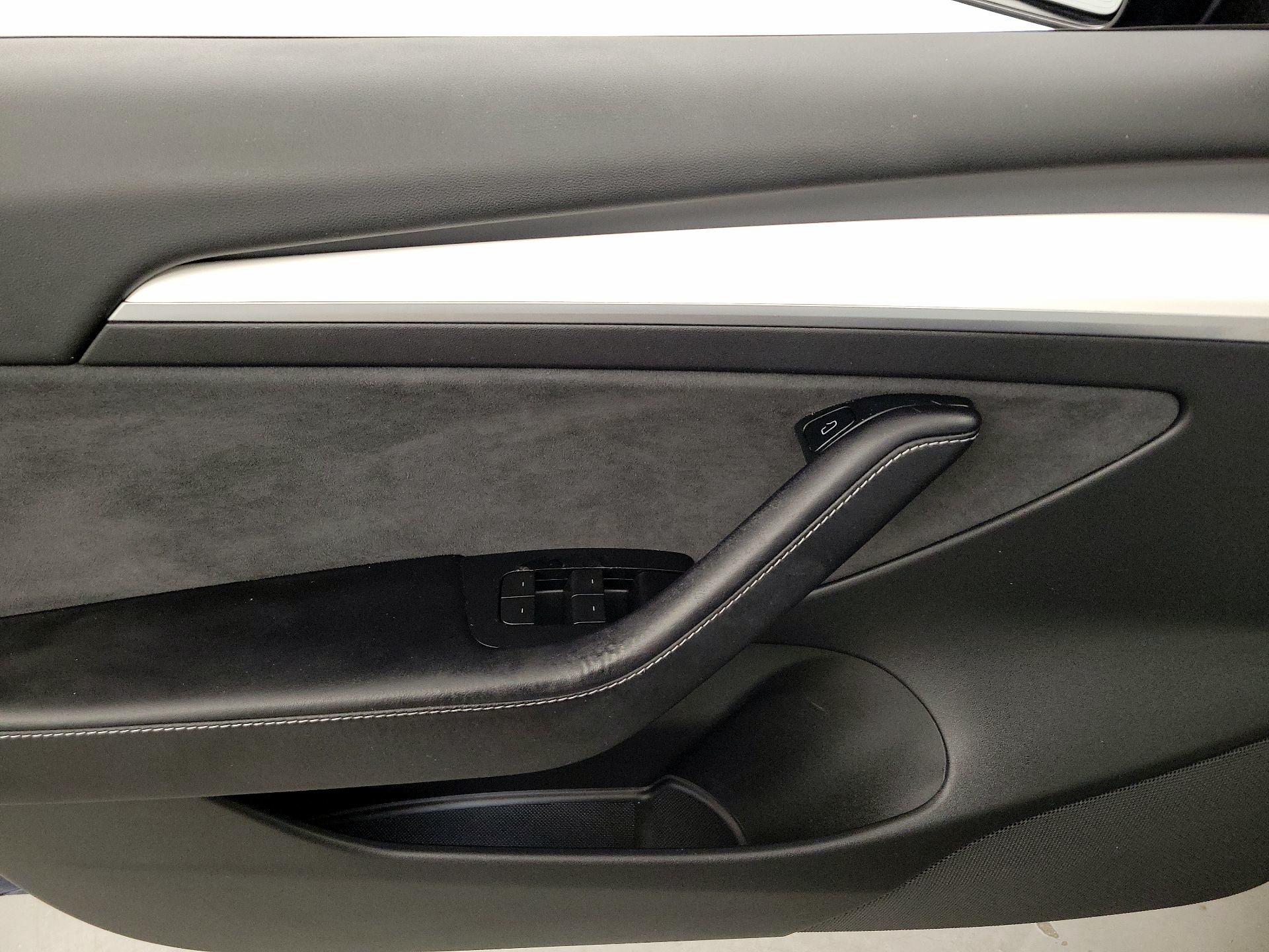 Thumbnail: 2022 Tesla Model 3 - 12