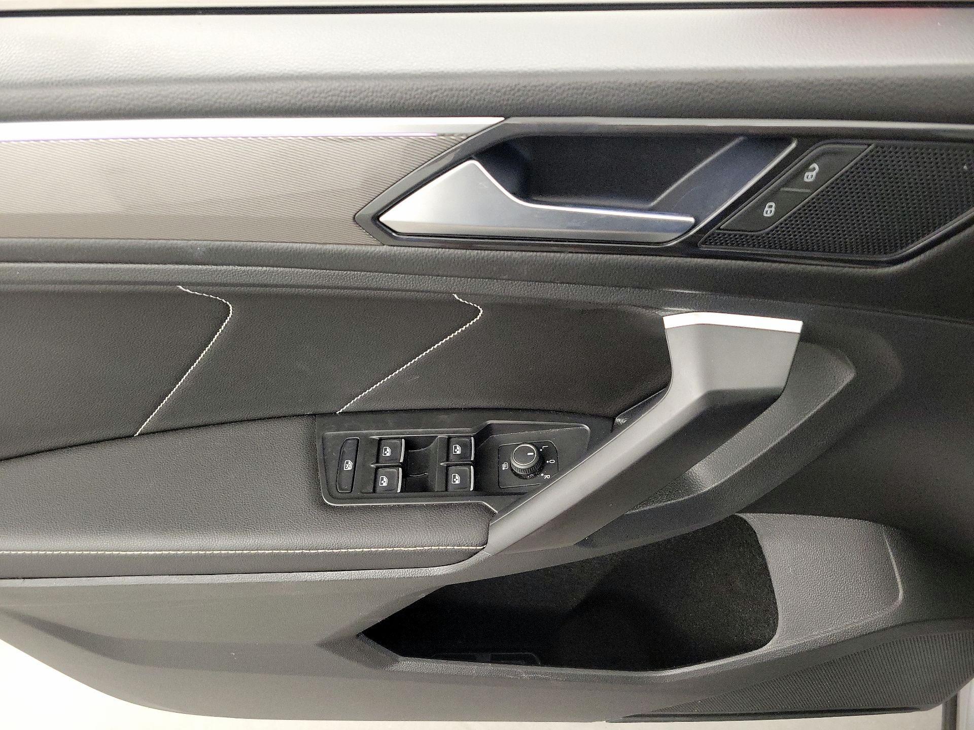 Thumbnail: 2023 Volkswagen Tiguan - 12
