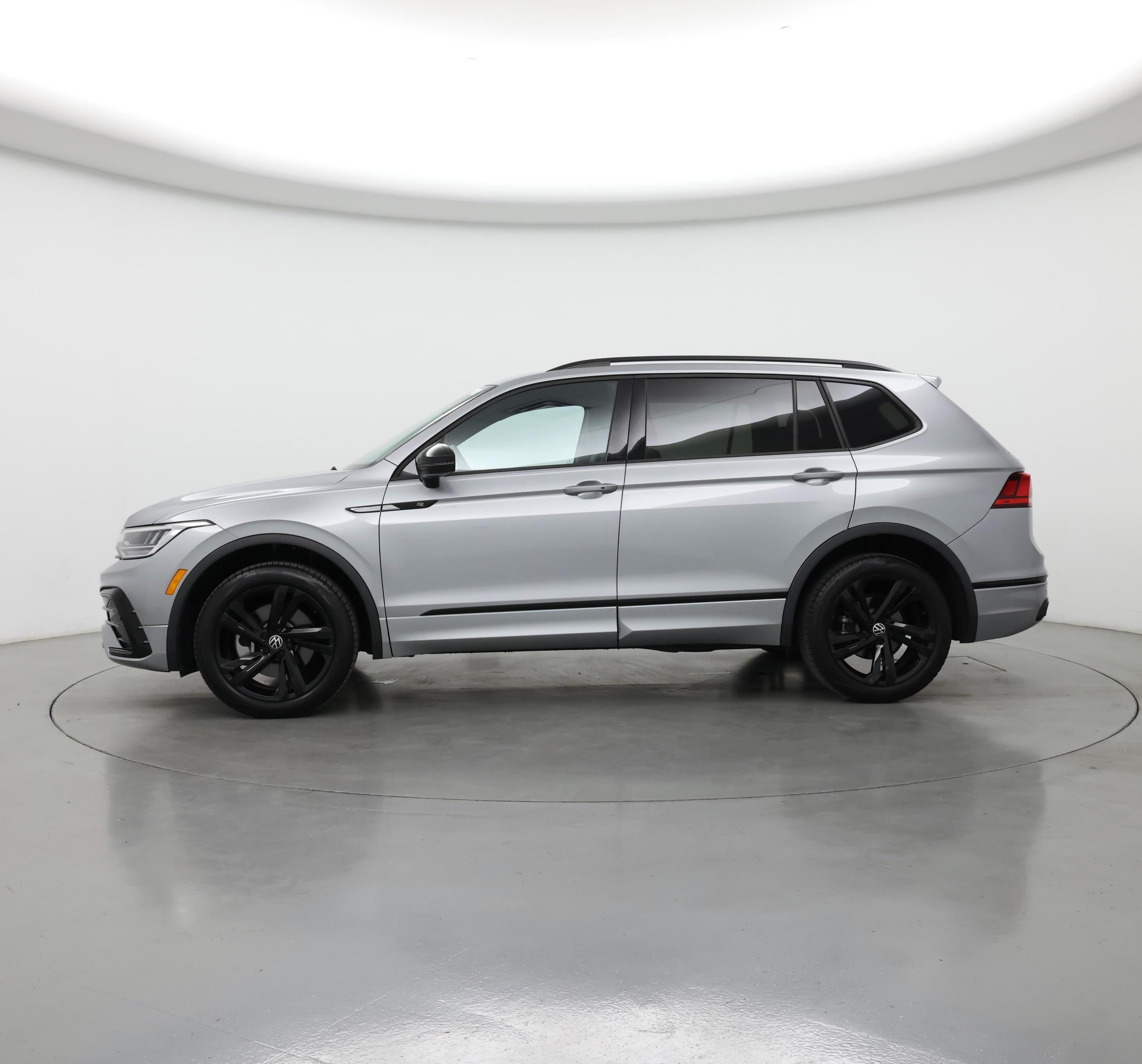 Thumbnail: 2023 Volkswagen Tiguan - 3