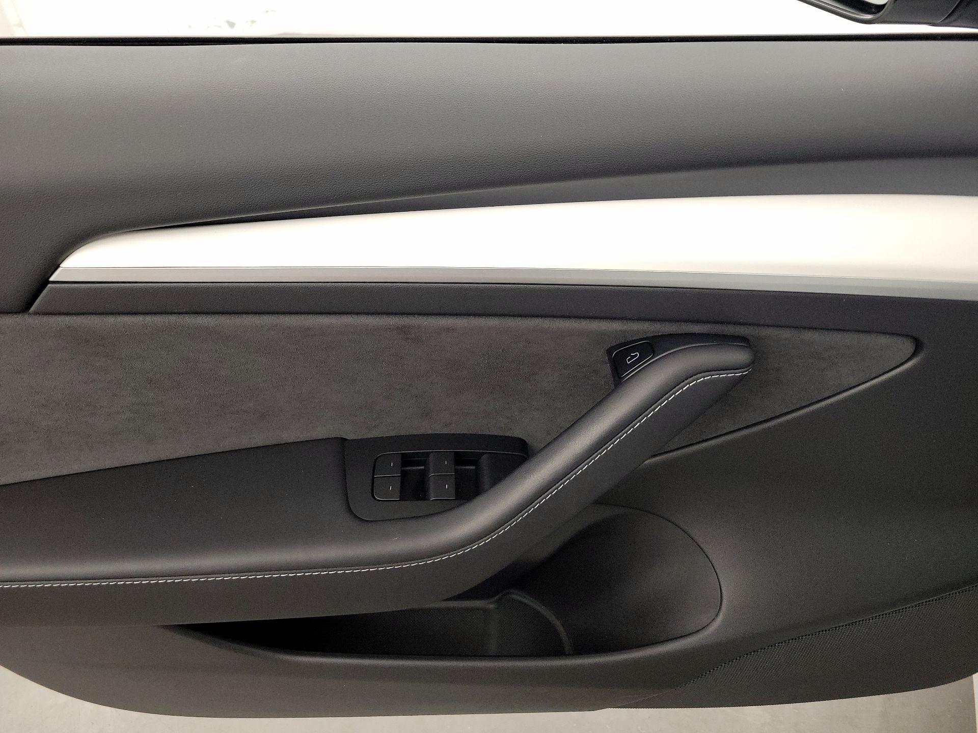 Thumbnail: 2022 Tesla Model 3 - 12