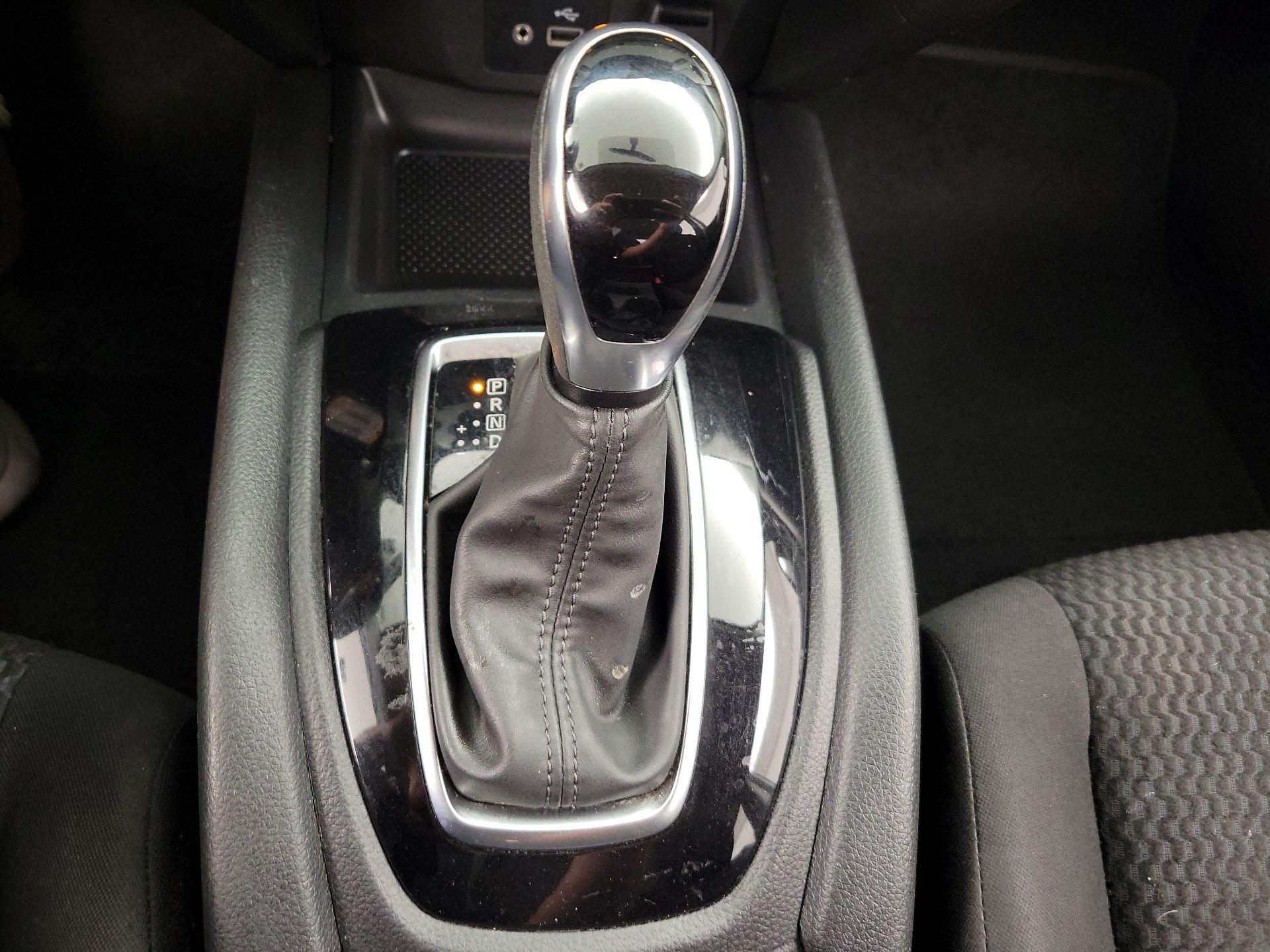 Thumbnail: 2019 Nissan Rogue Sport - 17