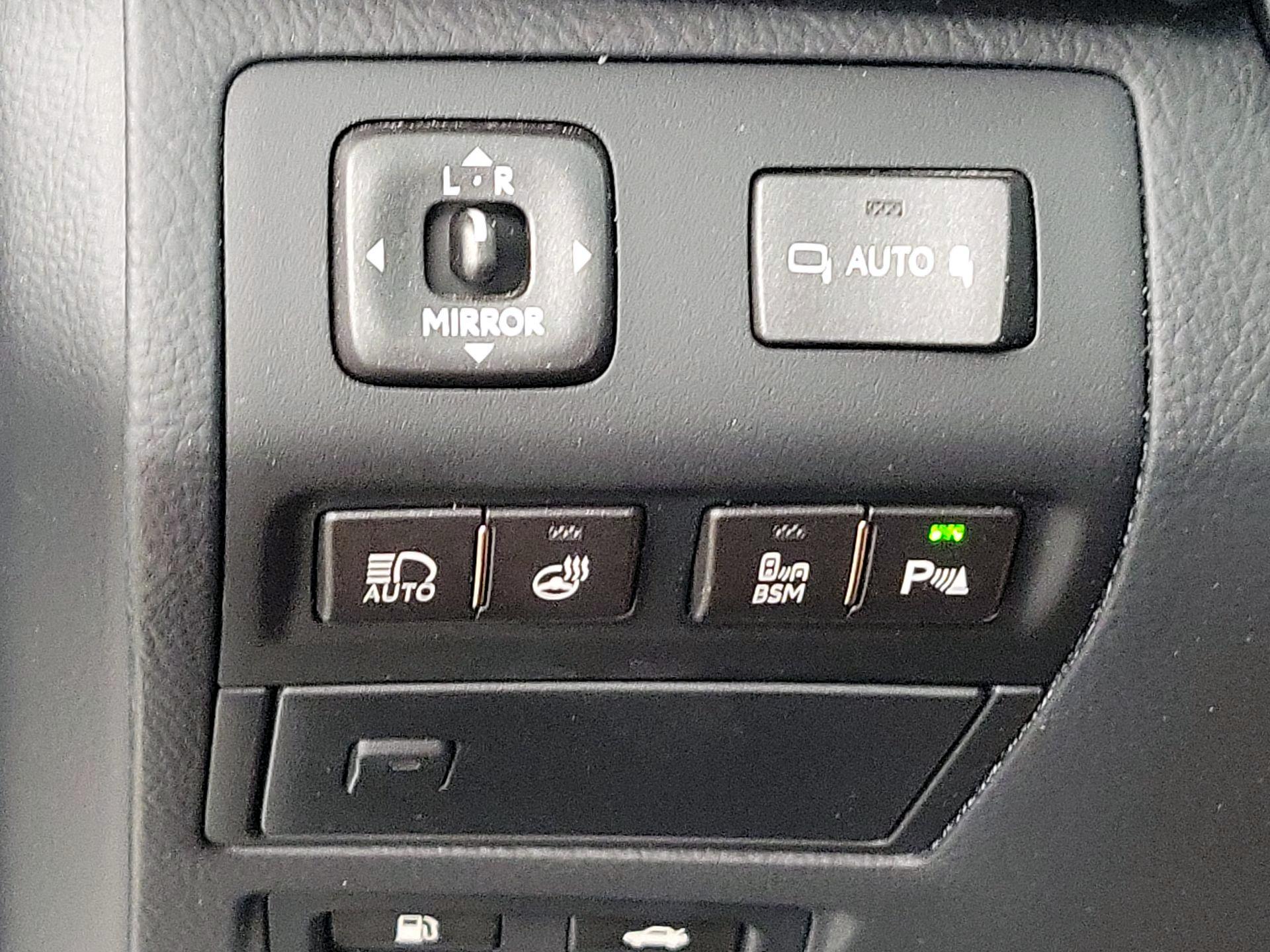 Thumbnail: 2014 Lexus LS - 13
