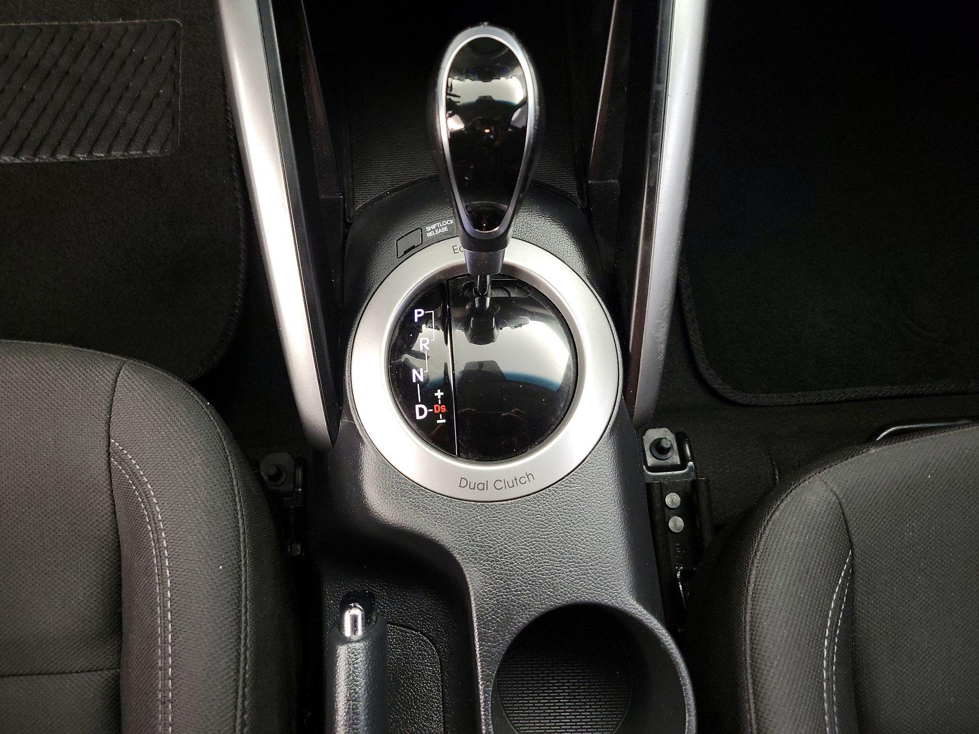 Thumbnail: 2017 Hyundai Veloster - 17