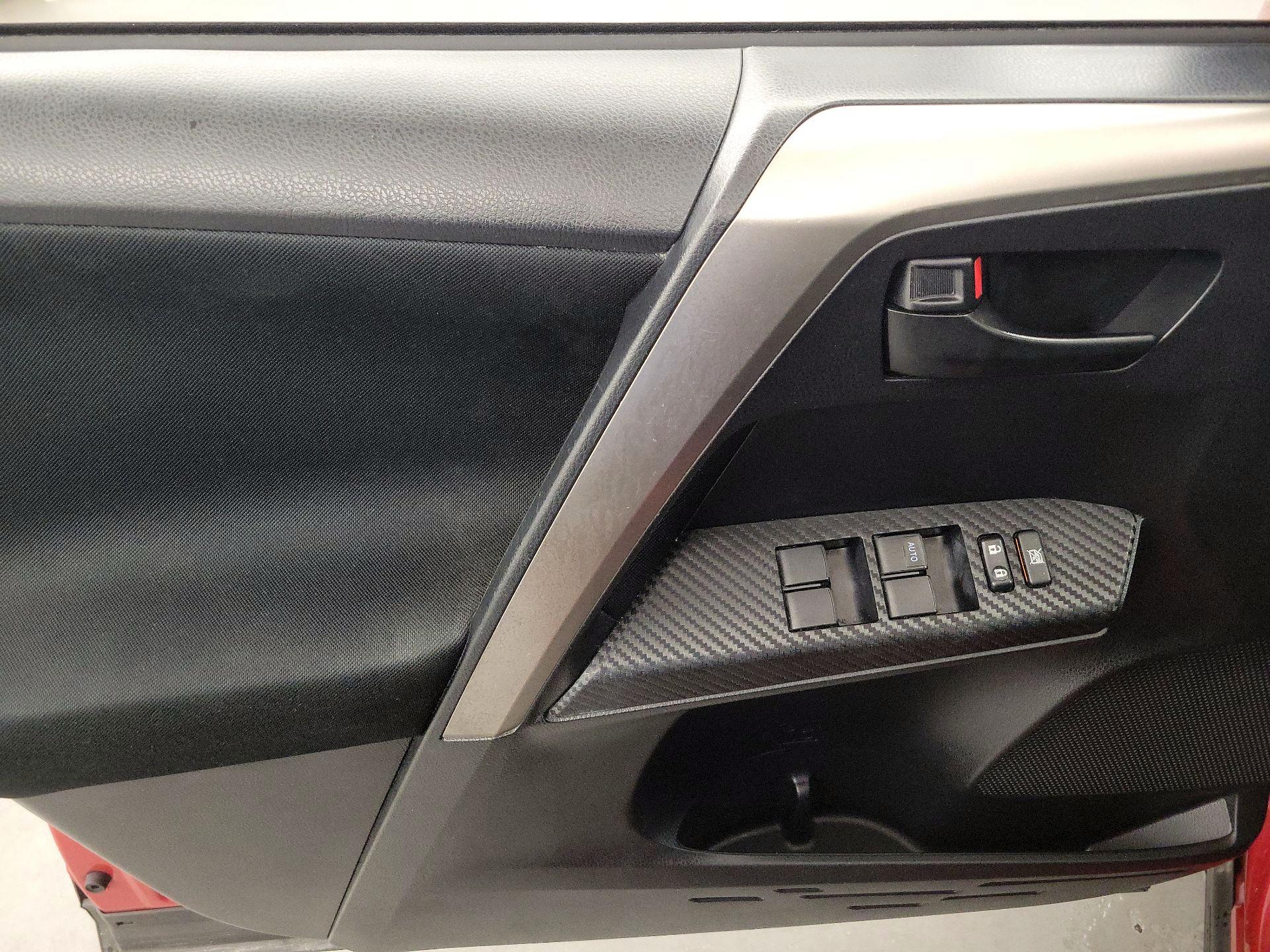 Thumbnail: 2015 Toyota RAV4 - 12