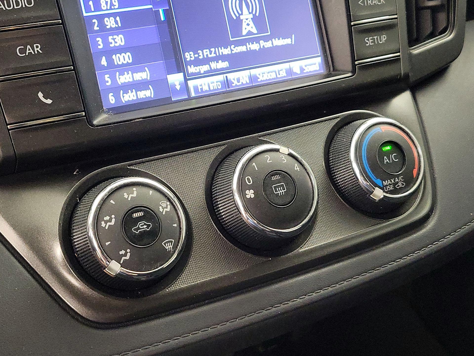 Thumbnail: 2015 Toyota RAV4 - 16