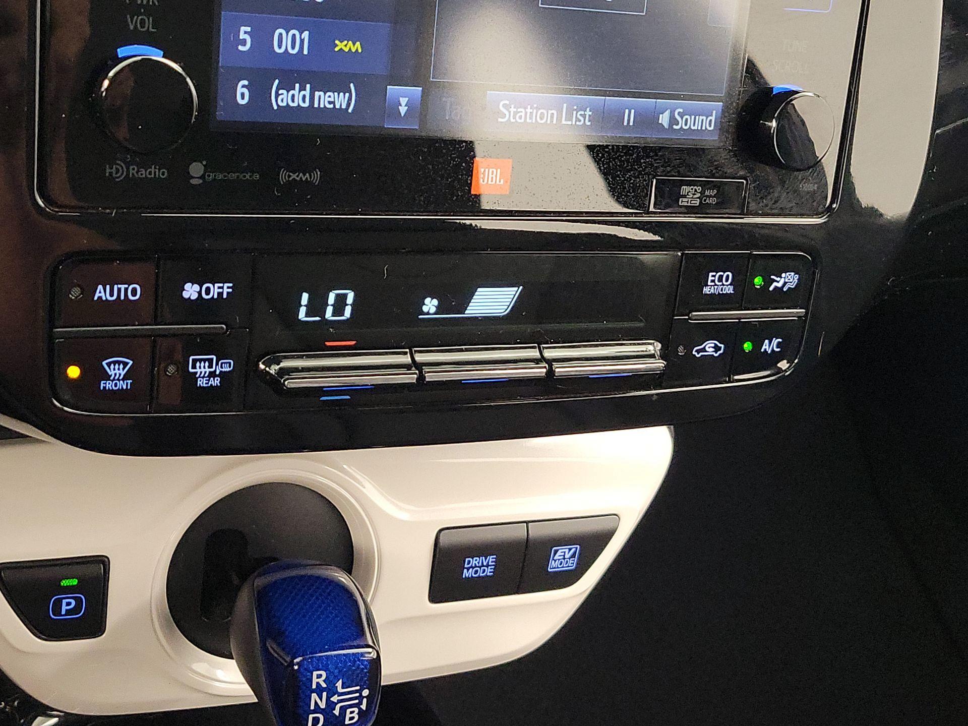 Thumbnail: 2017 Toyota Prius - 16