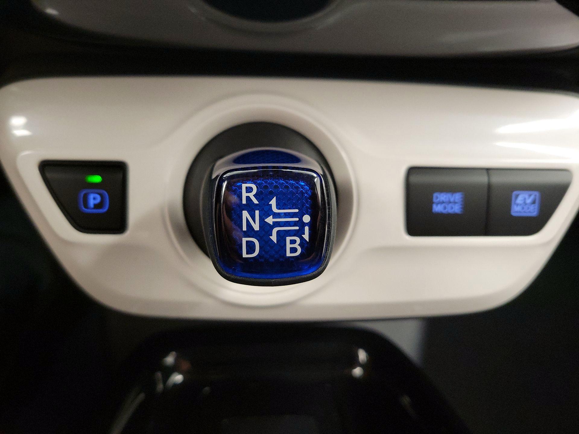 Thumbnail: 2017 Toyota Prius - 17