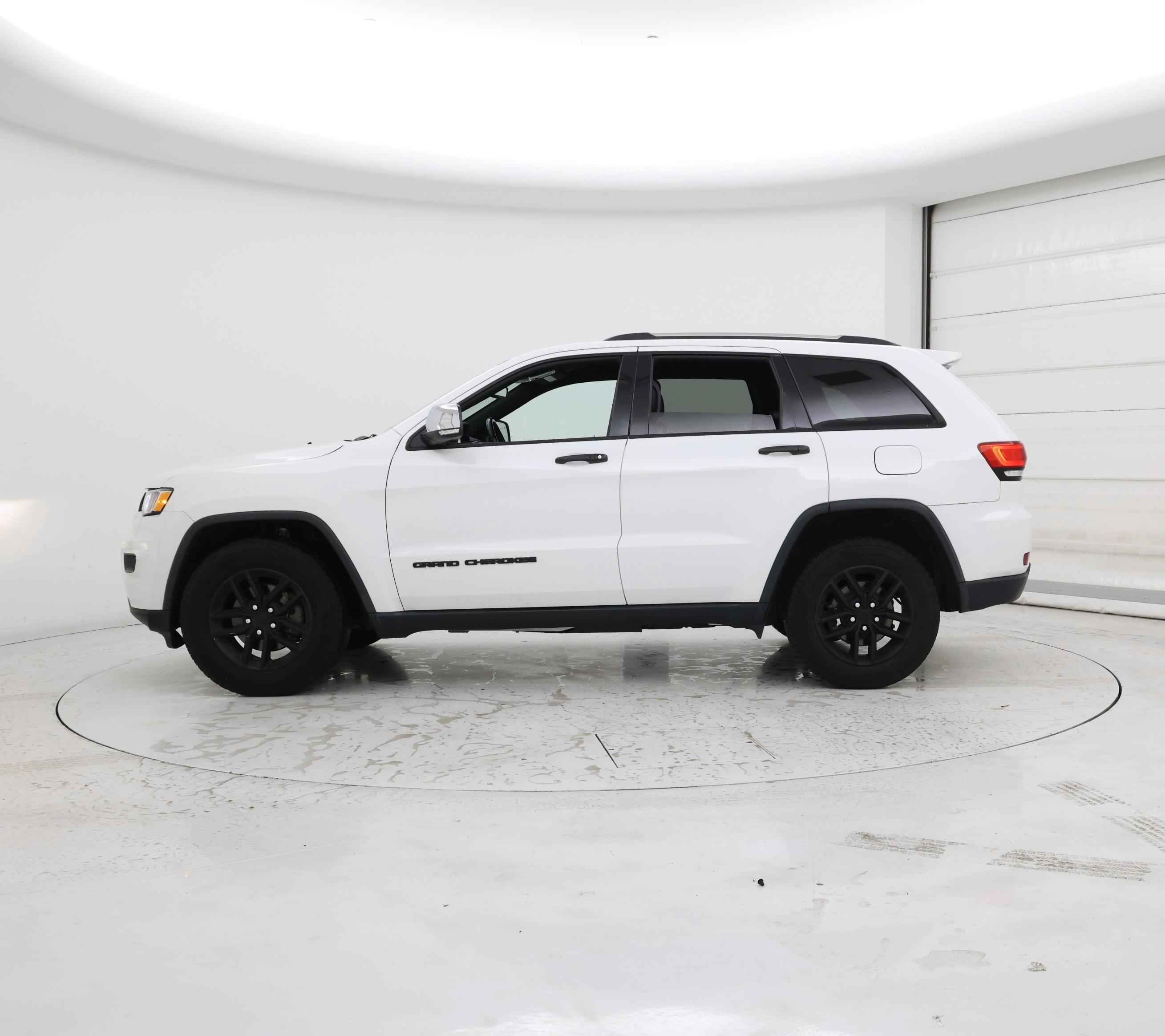 Thumbnail: 2019 Jeep Grand Cherokee - 3
