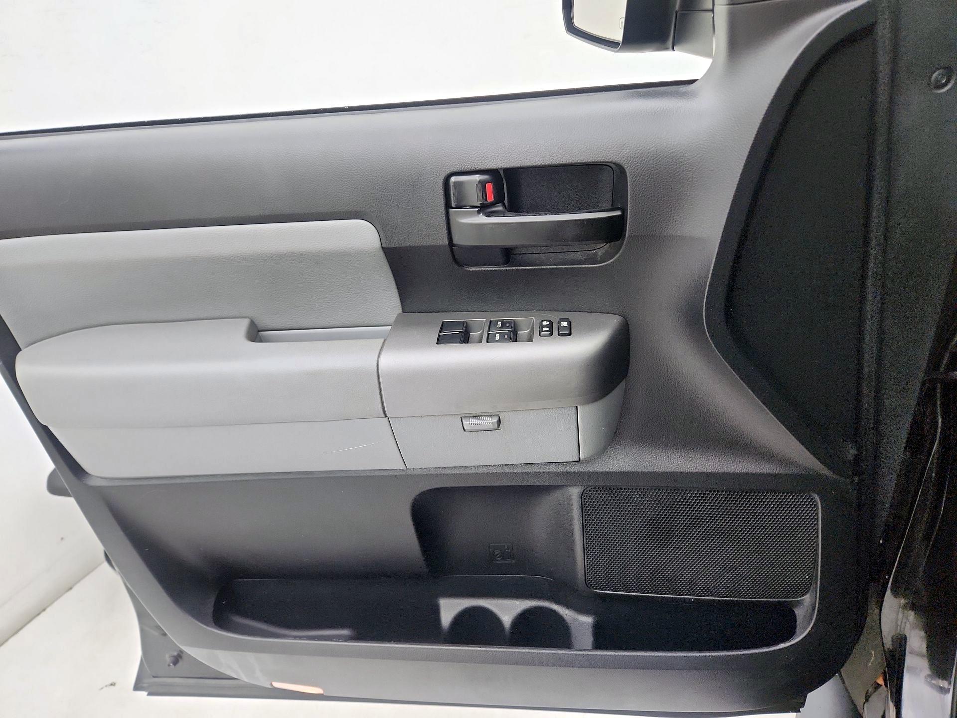 Thumbnail: 2016 Toyota Sequoia - 12