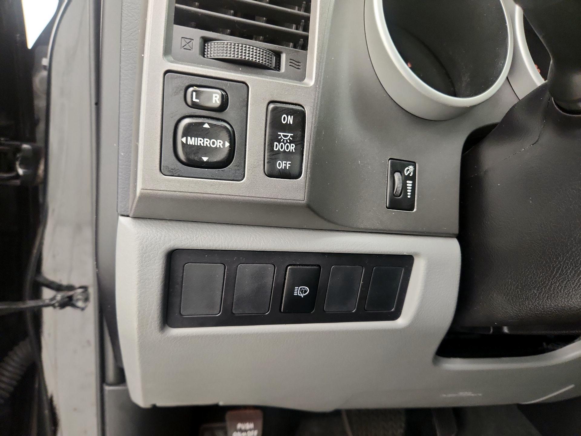 Thumbnail: 2016 Toyota Sequoia - 13