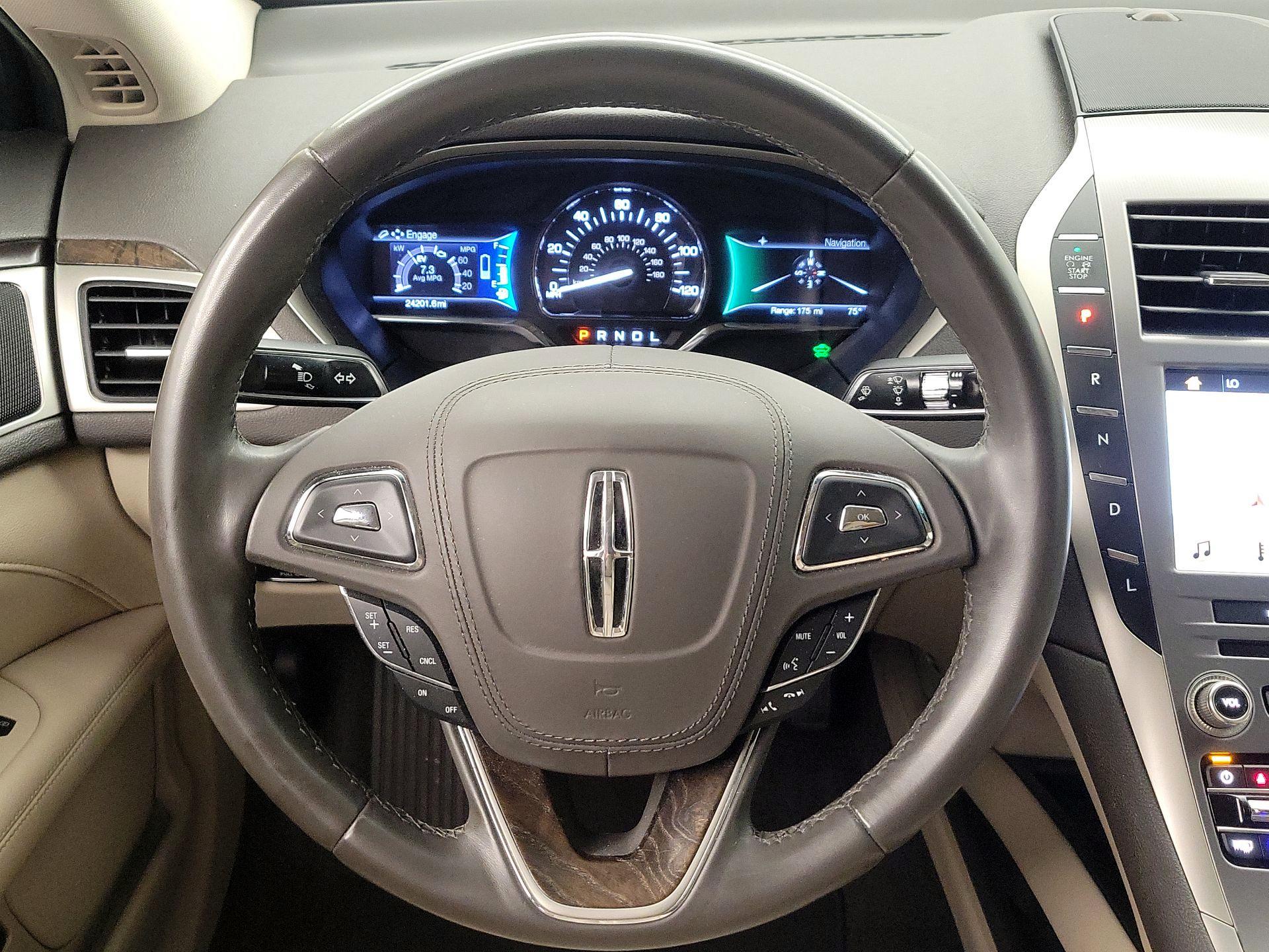 Thumbnail: 2017 Lincoln MKZ - 10