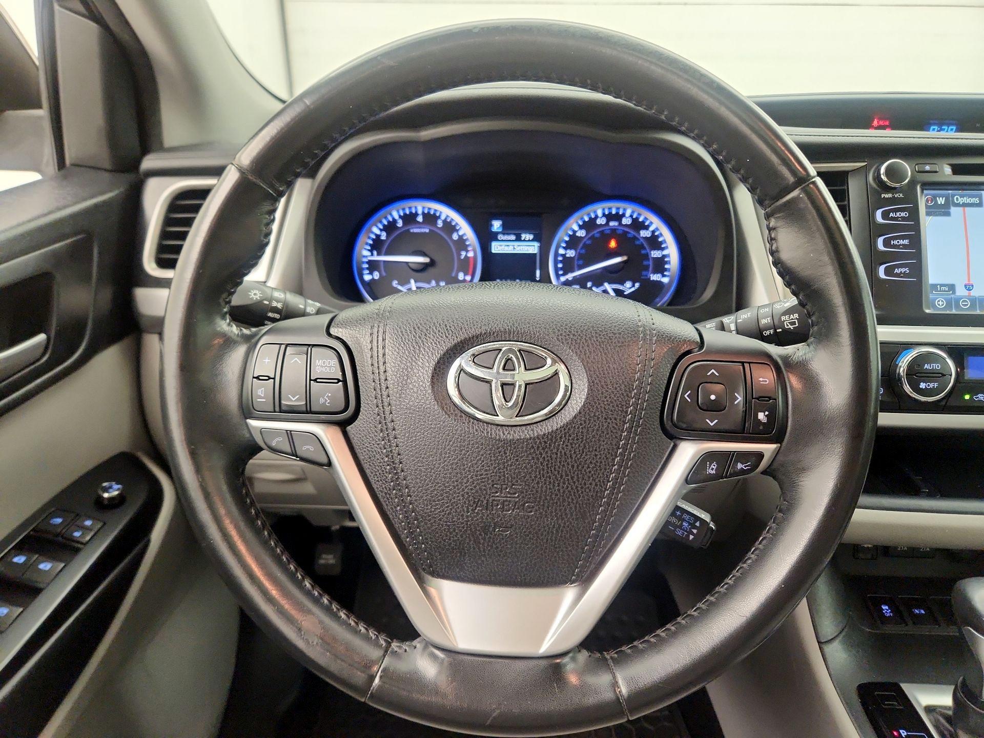 Thumbnail: 2017 Toyota Highlander - 10