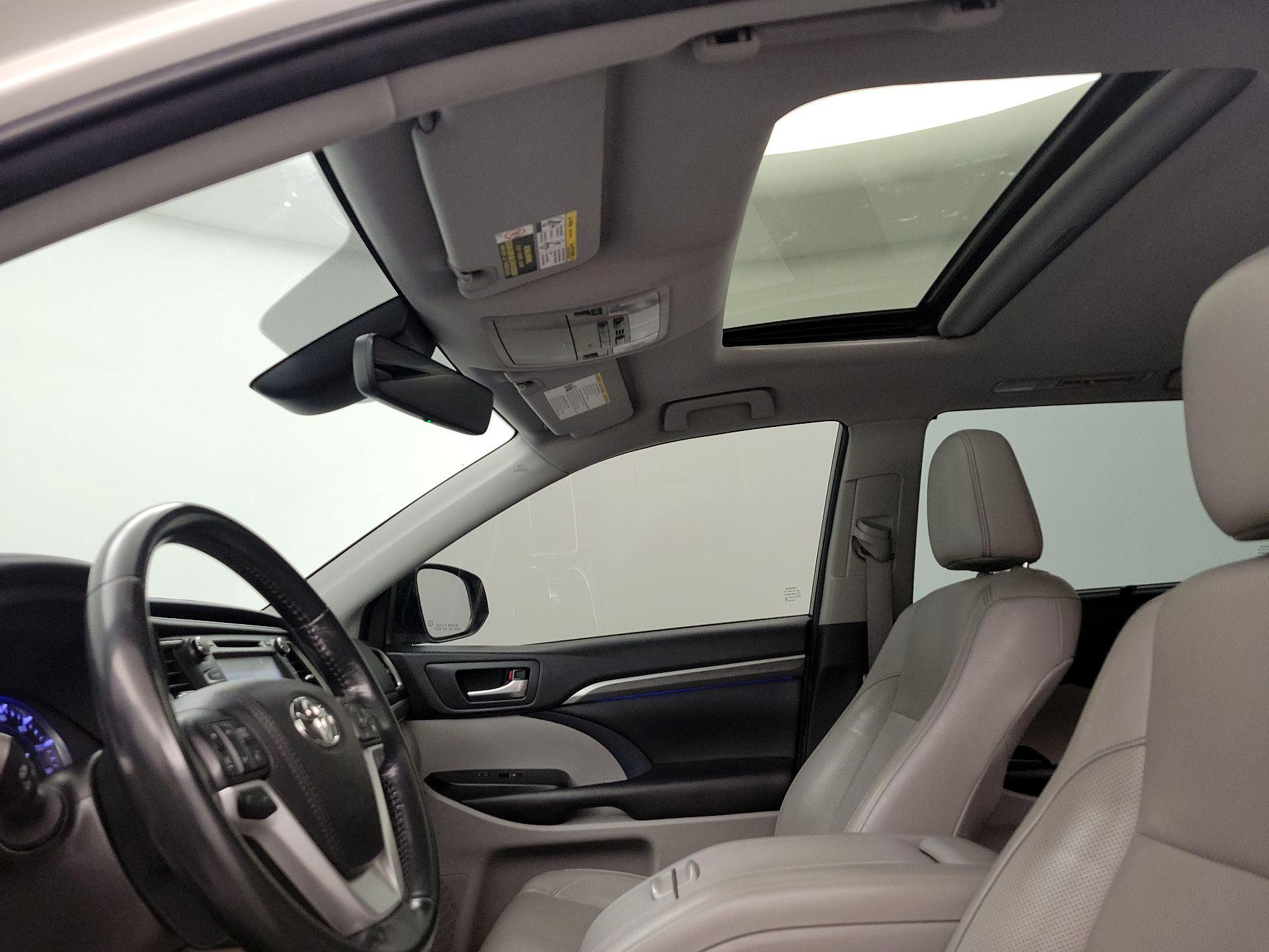 Thumbnail: 2018 Toyota Highlander - 20