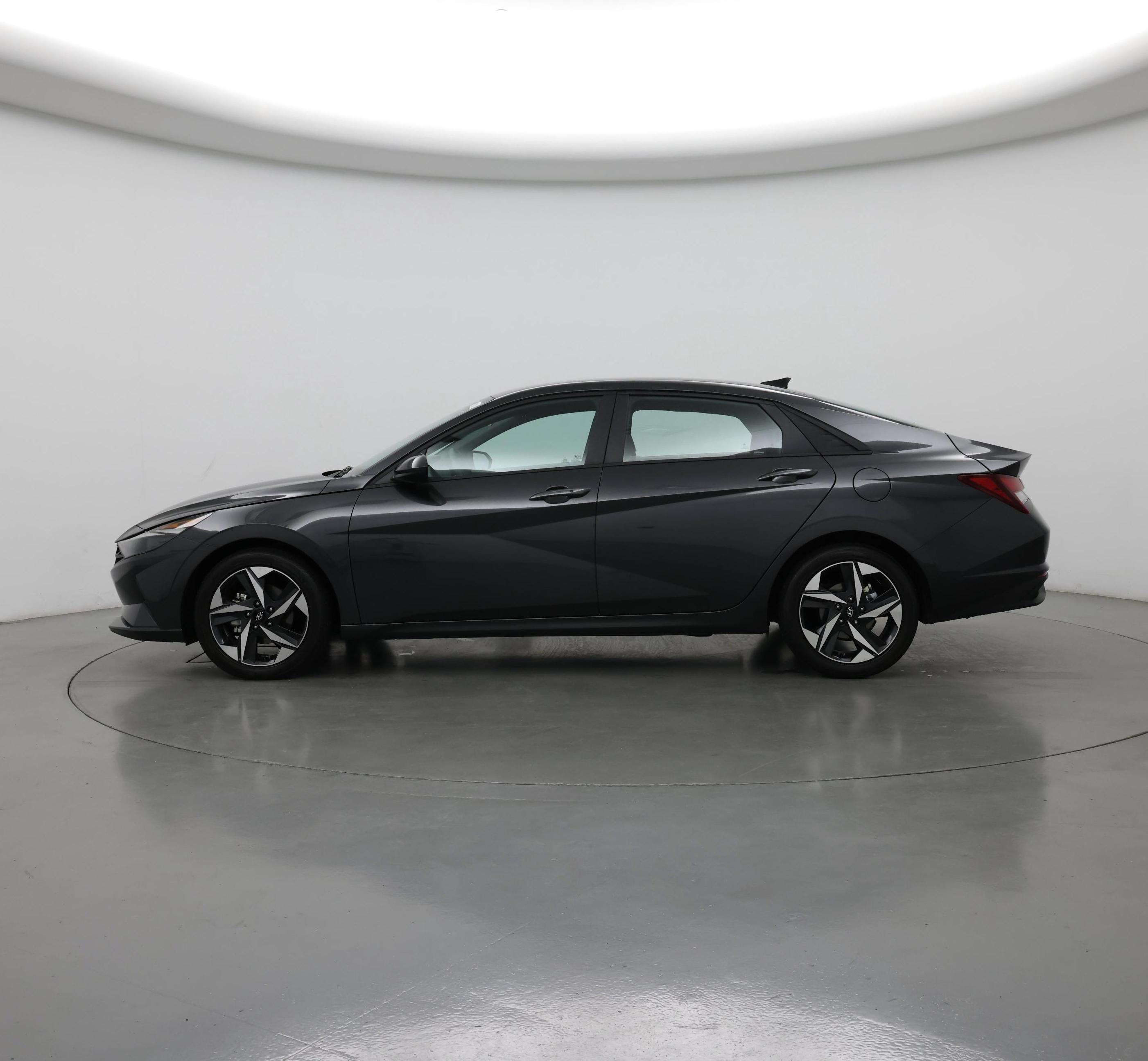 Thumbnail: 2023 Hyundai Elantra - 3