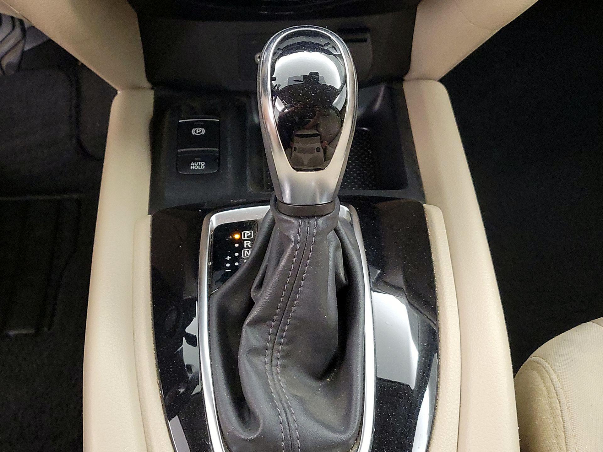 Thumbnail: 2020 Nissan Rogue - 18