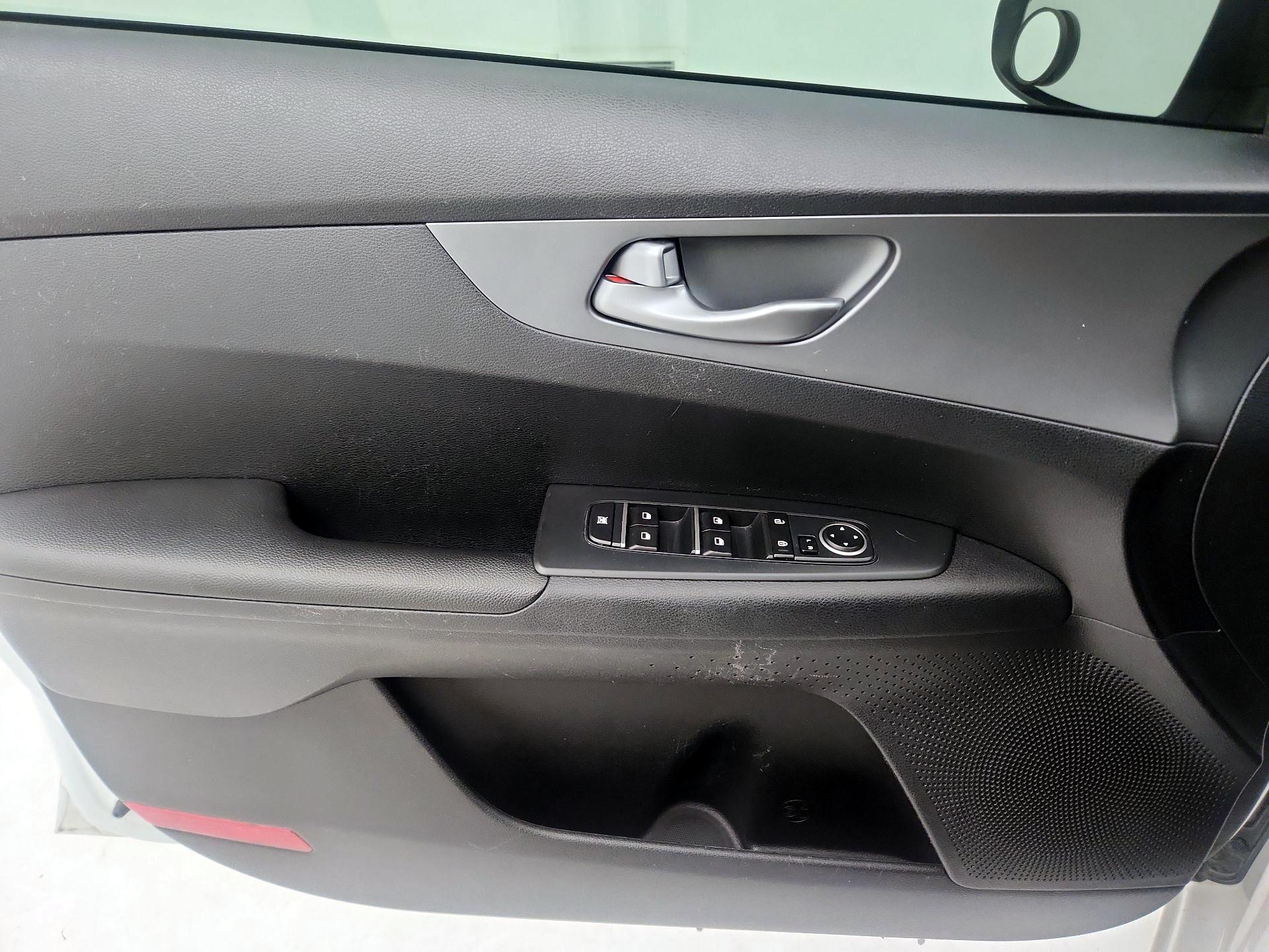 Thumbnail: 2019 Kia Forte - 12