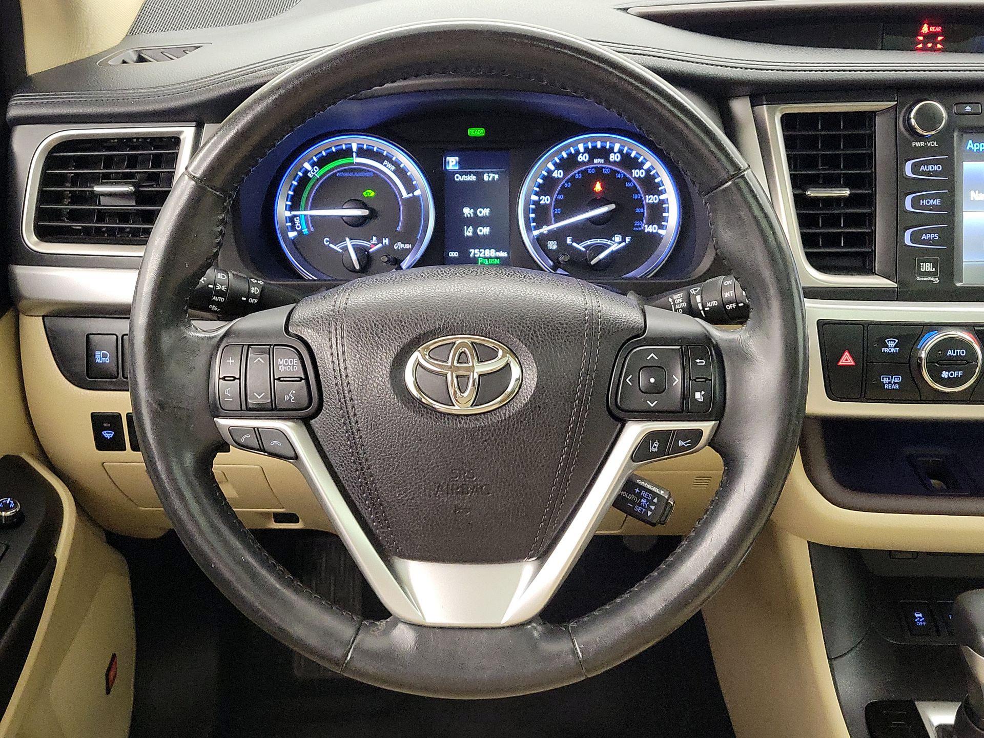 Thumbnail: 2017 Toyota Highlander - 10