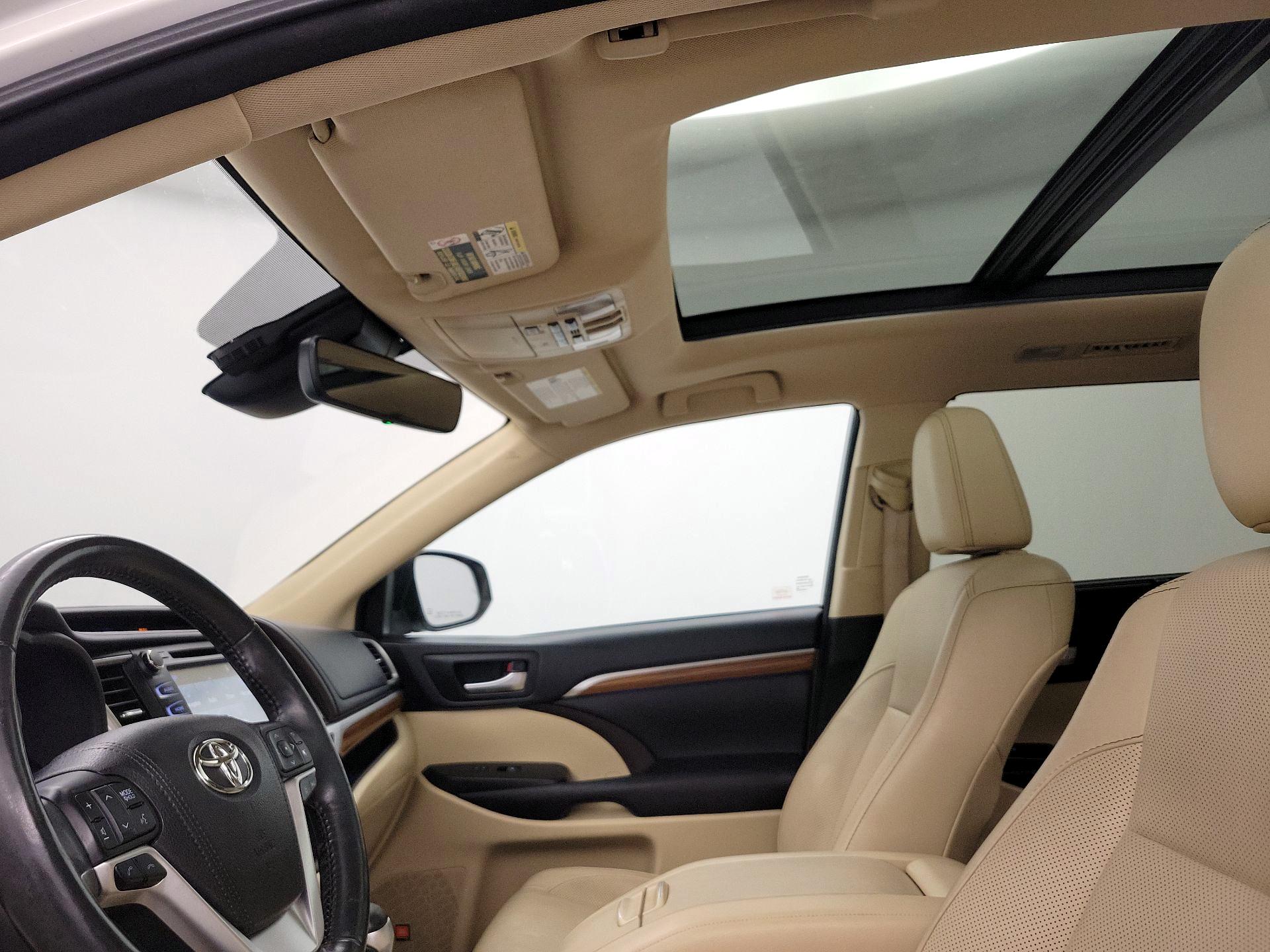 Thumbnail: 2017 Toyota Highlander - 20