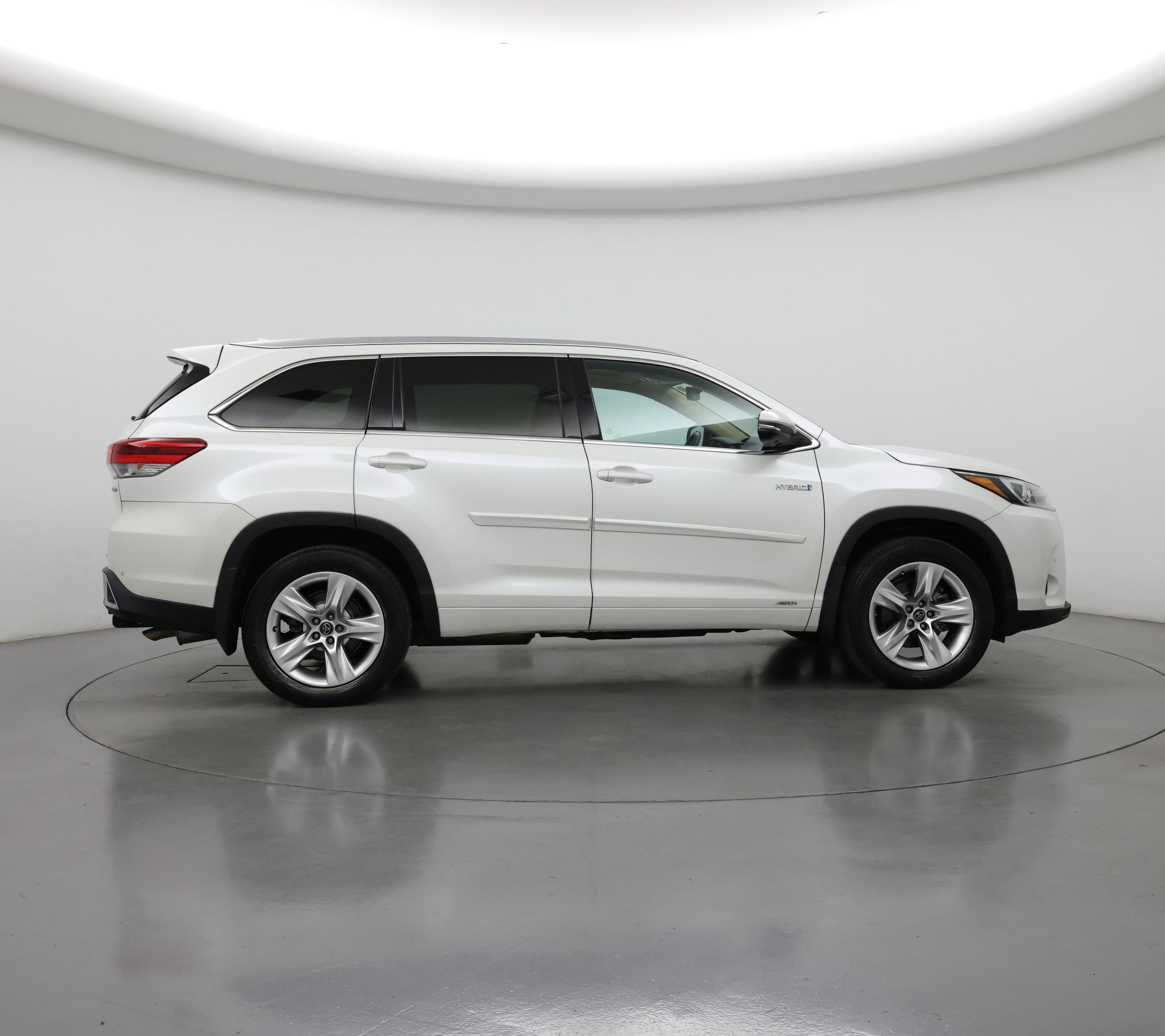 Thumbnail: 2017 Toyota Highlander - 7