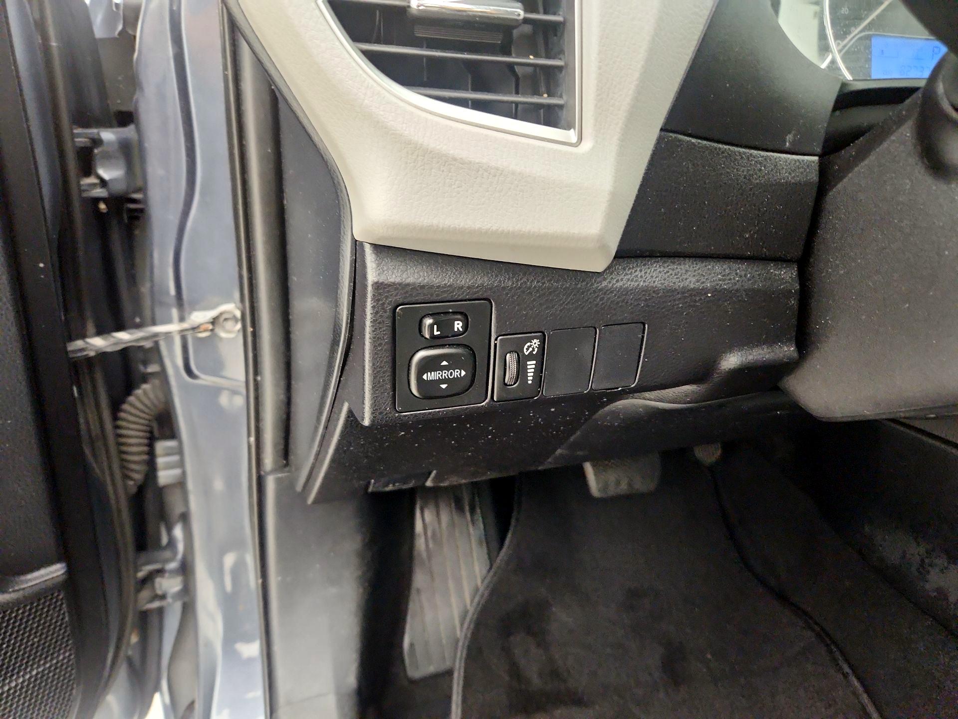 Thumbnail: 2015 Toyota Corolla - 13