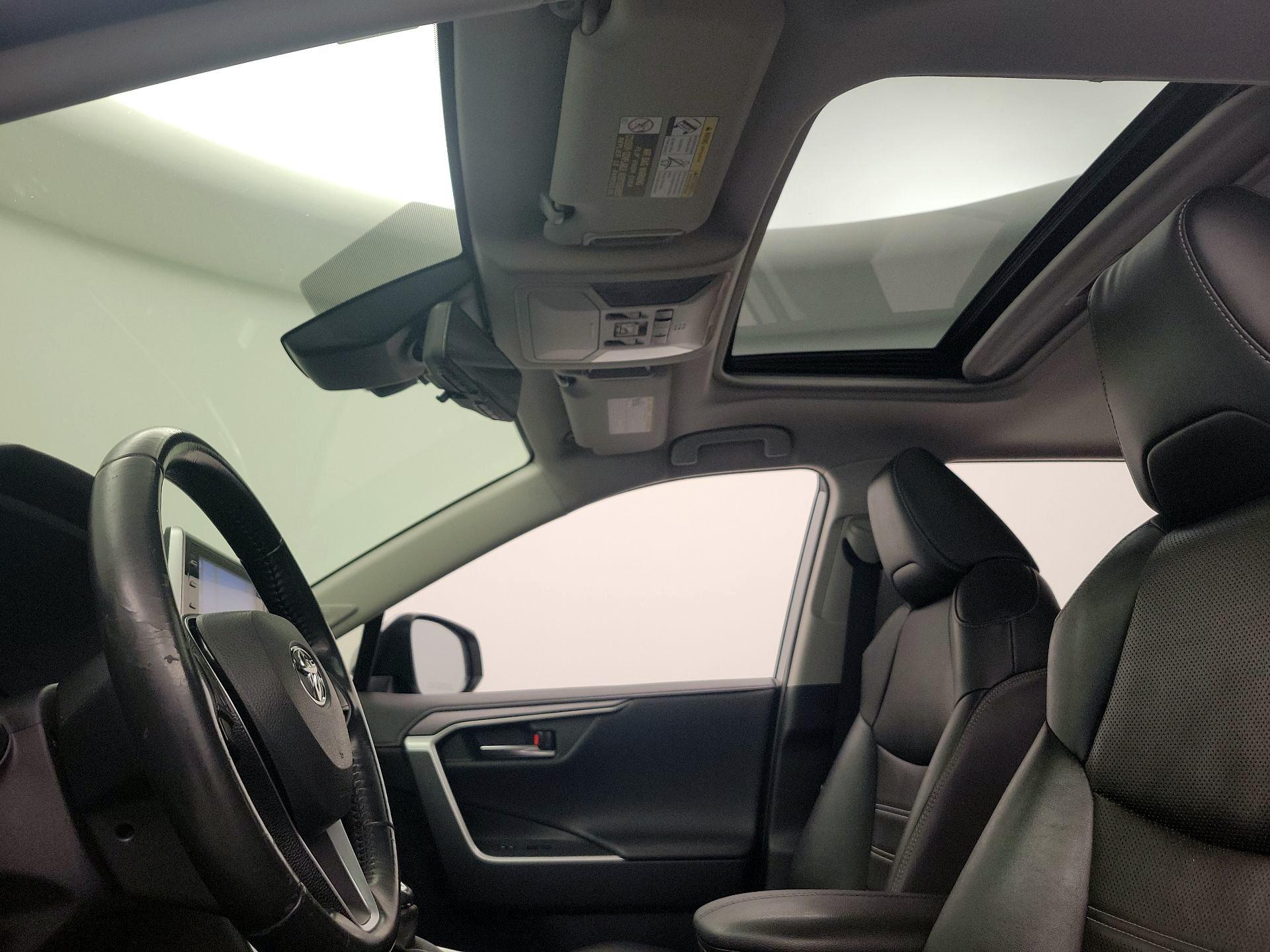 Thumbnail: 2019 Toyota RAV4 - 20