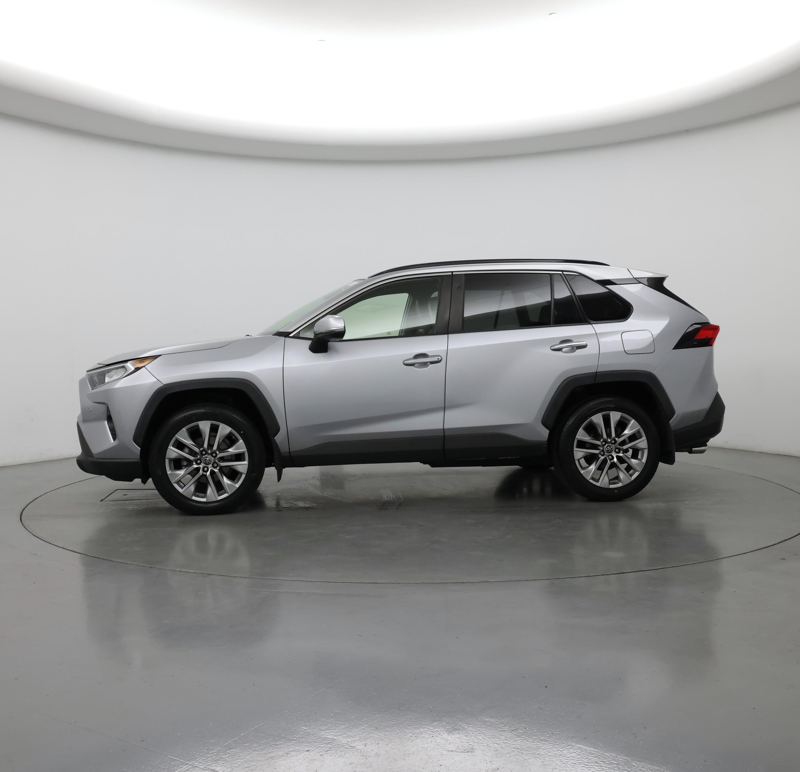 Thumbnail: 2019 Toyota RAV4 - 3