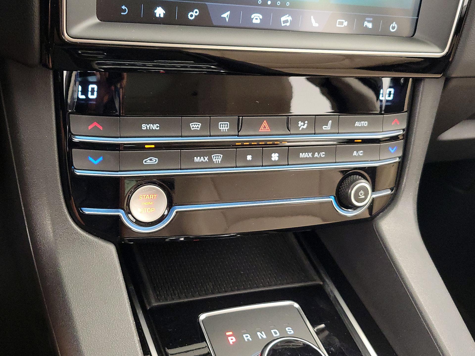 Thumbnail: 2020 Jaguar F-Pace - 17