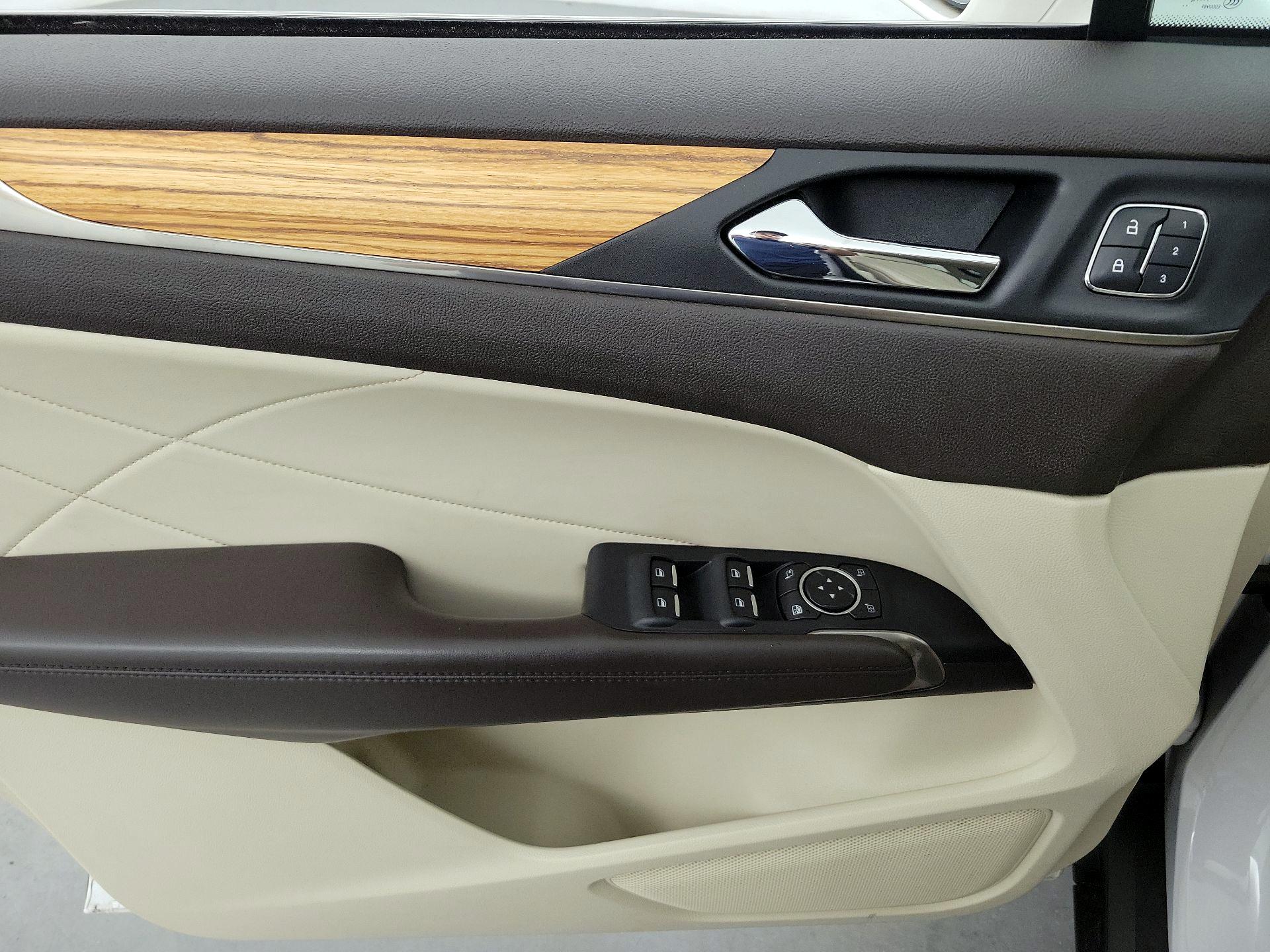 Thumbnail: 2015 Lincoln MKC - 12